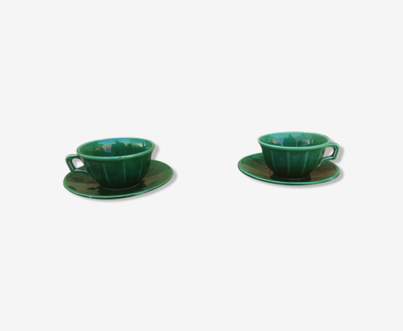 2 tasses anciennes avec soucoupes en céramique verte