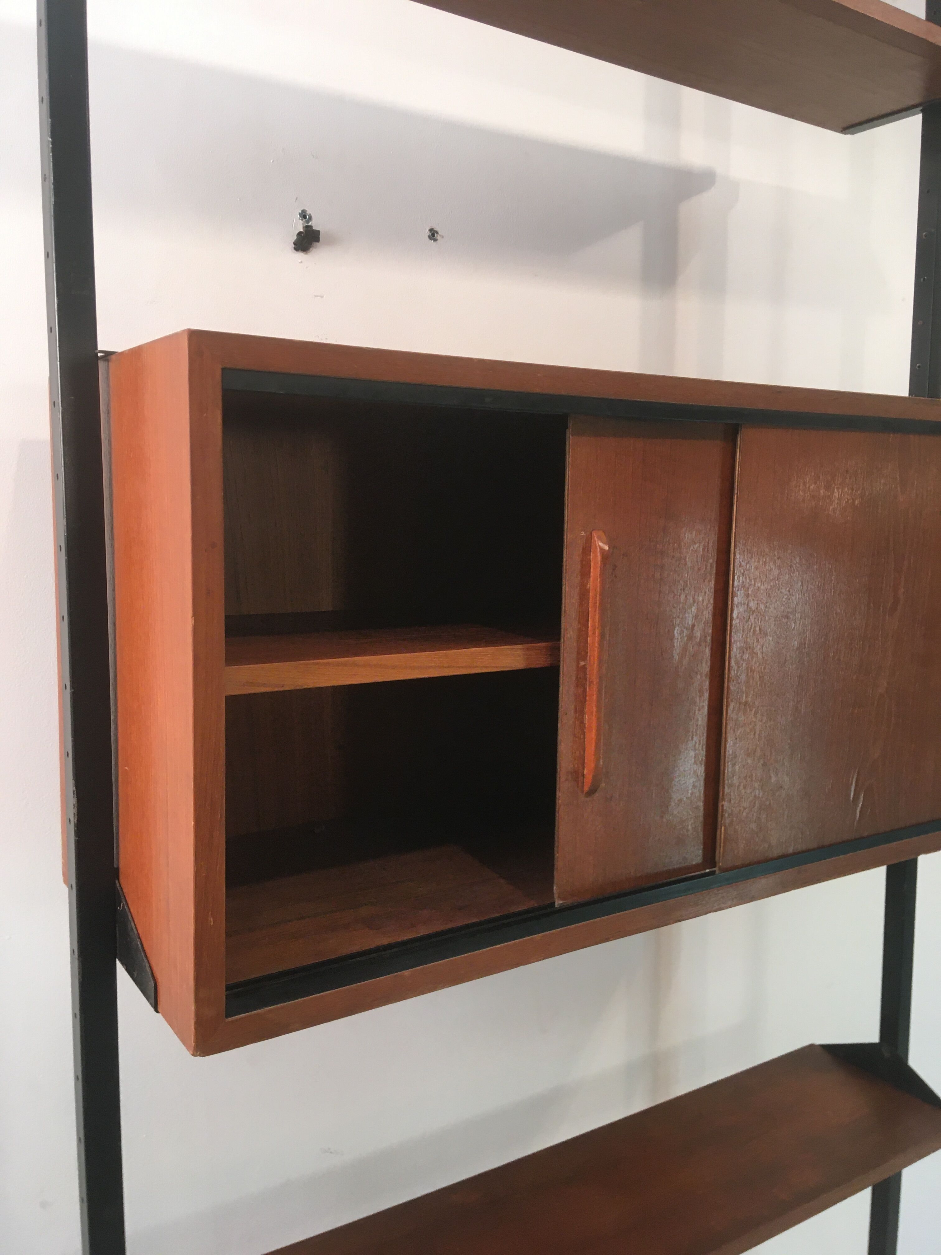 Floor/ceiling library 60s