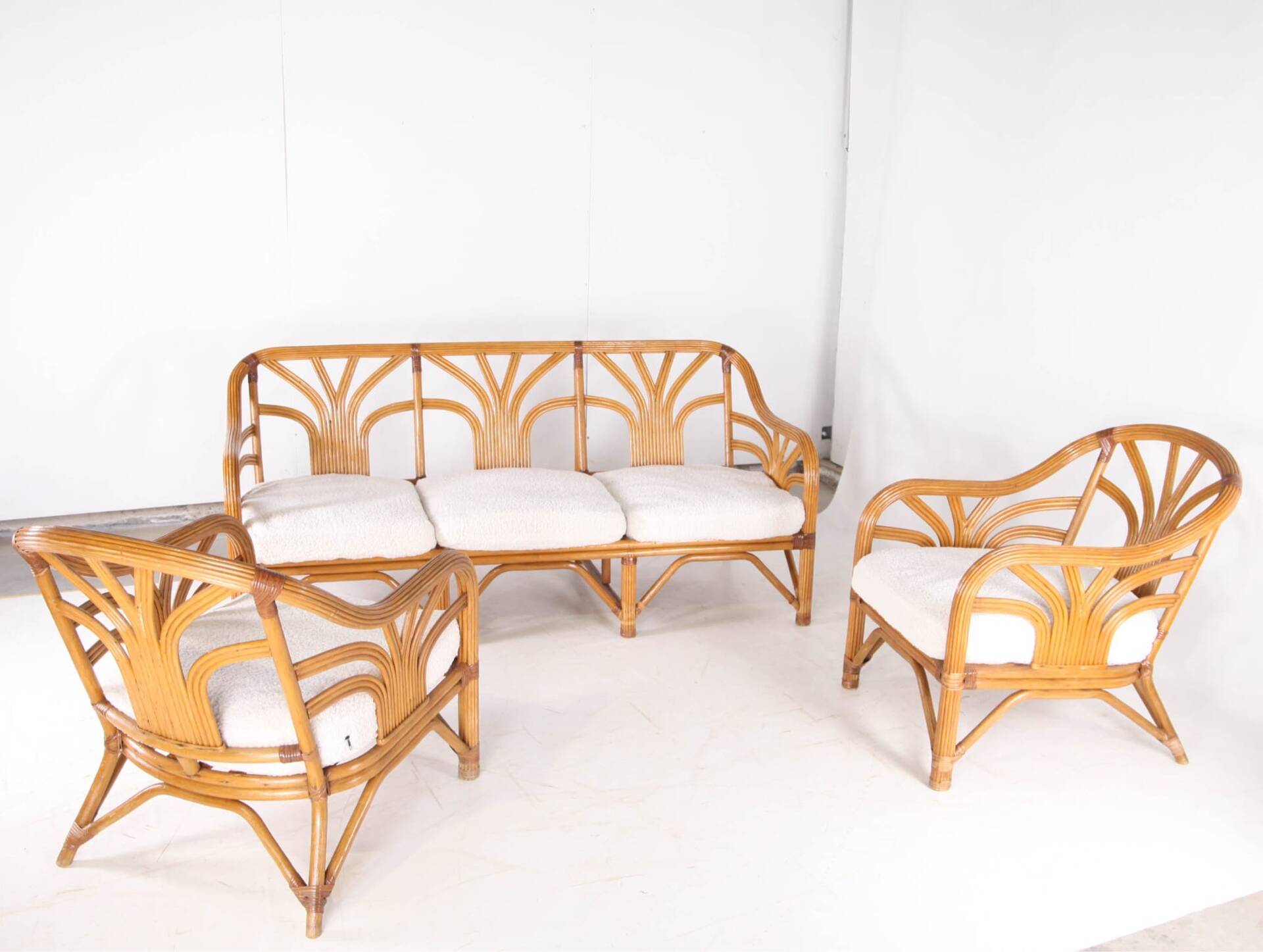 Vintage rattan lounge