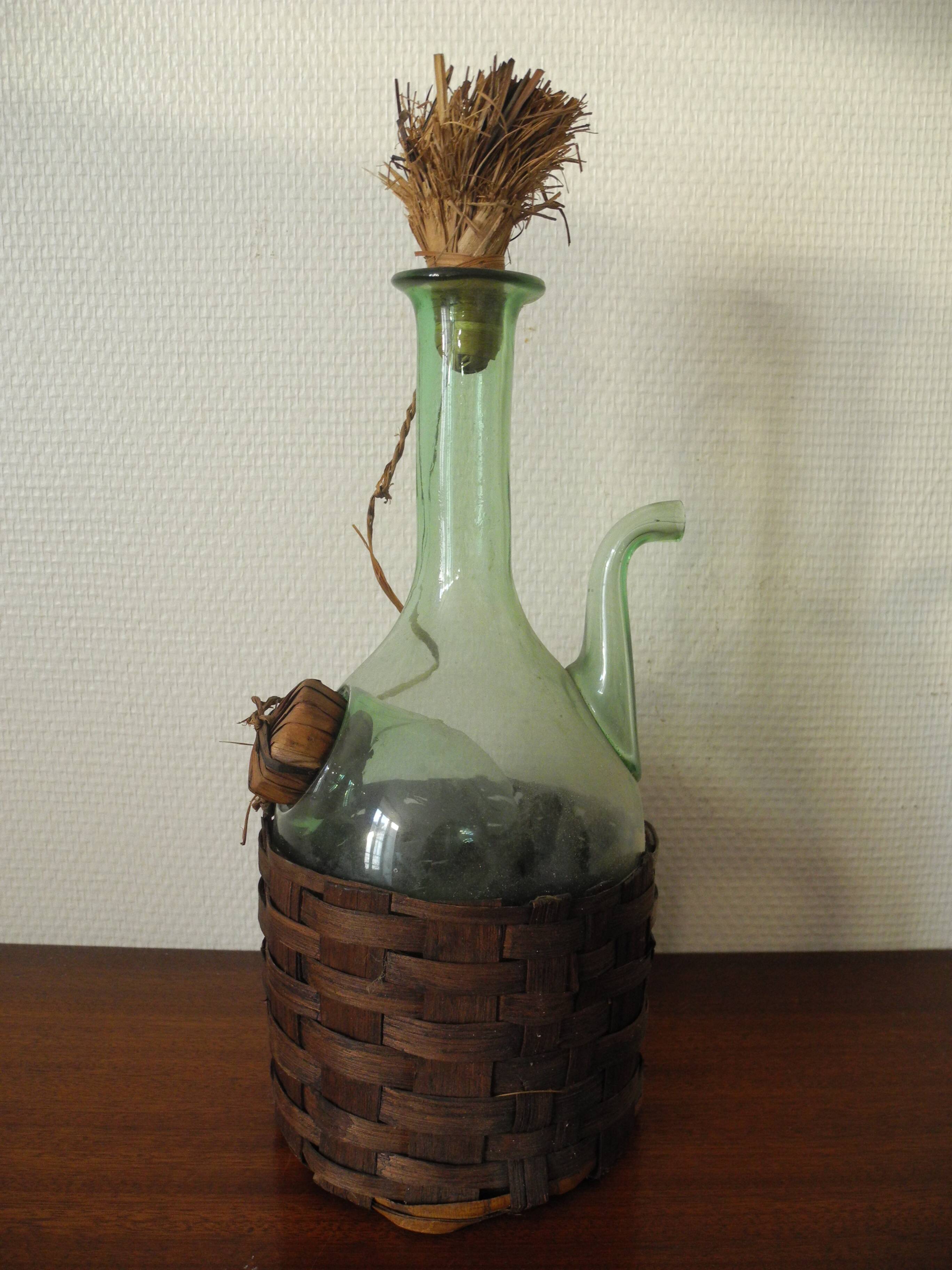 Old bottle carafe kangaroo wine vintage glass wine carafe bottle