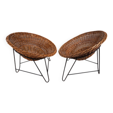 Pod Chairs – Pair of Rattan/Wicker Lounge Chairs on Metal Frame, 1970