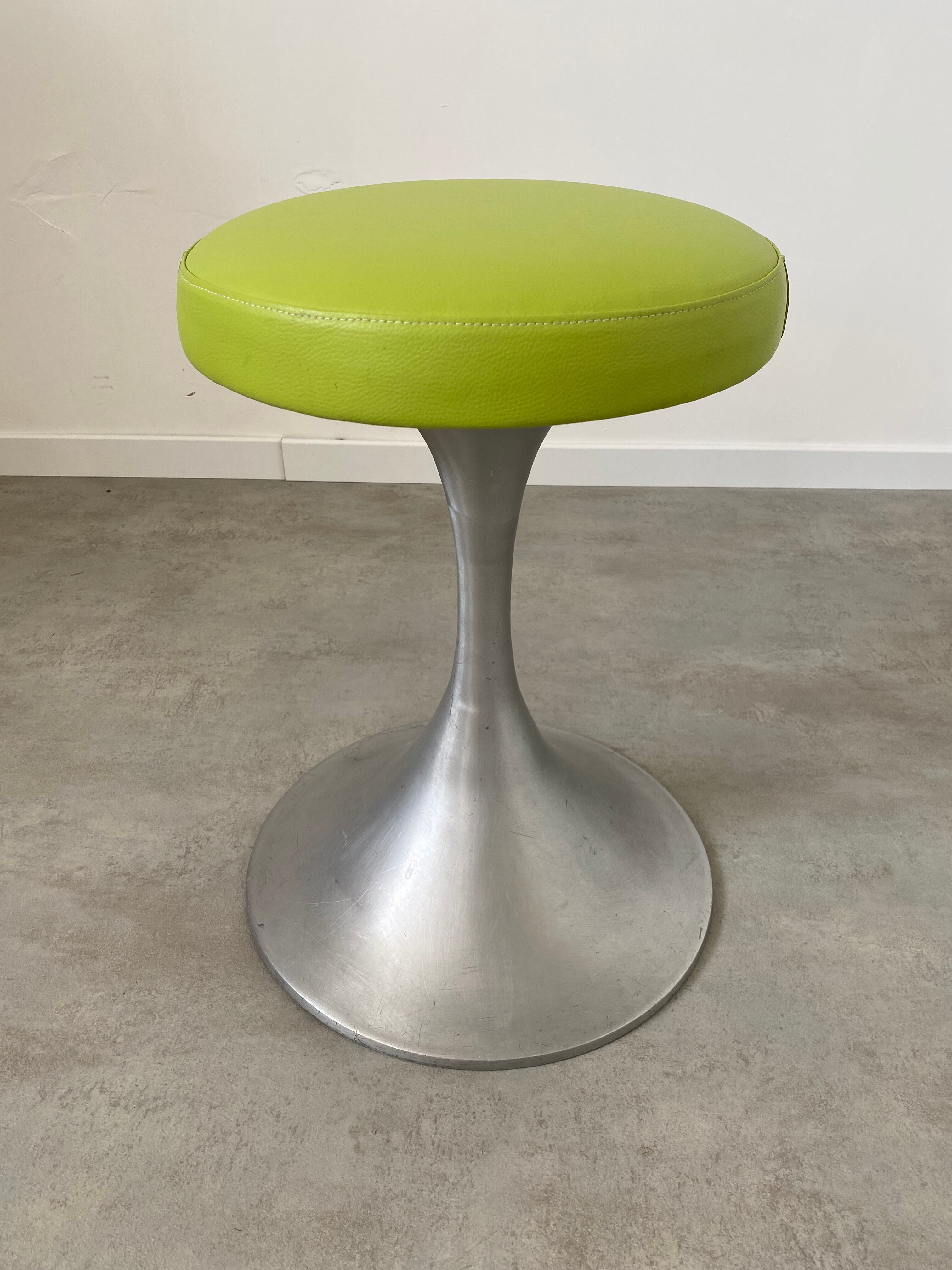 Old Stool Space Age, foot tulip alu metal vintage 70s