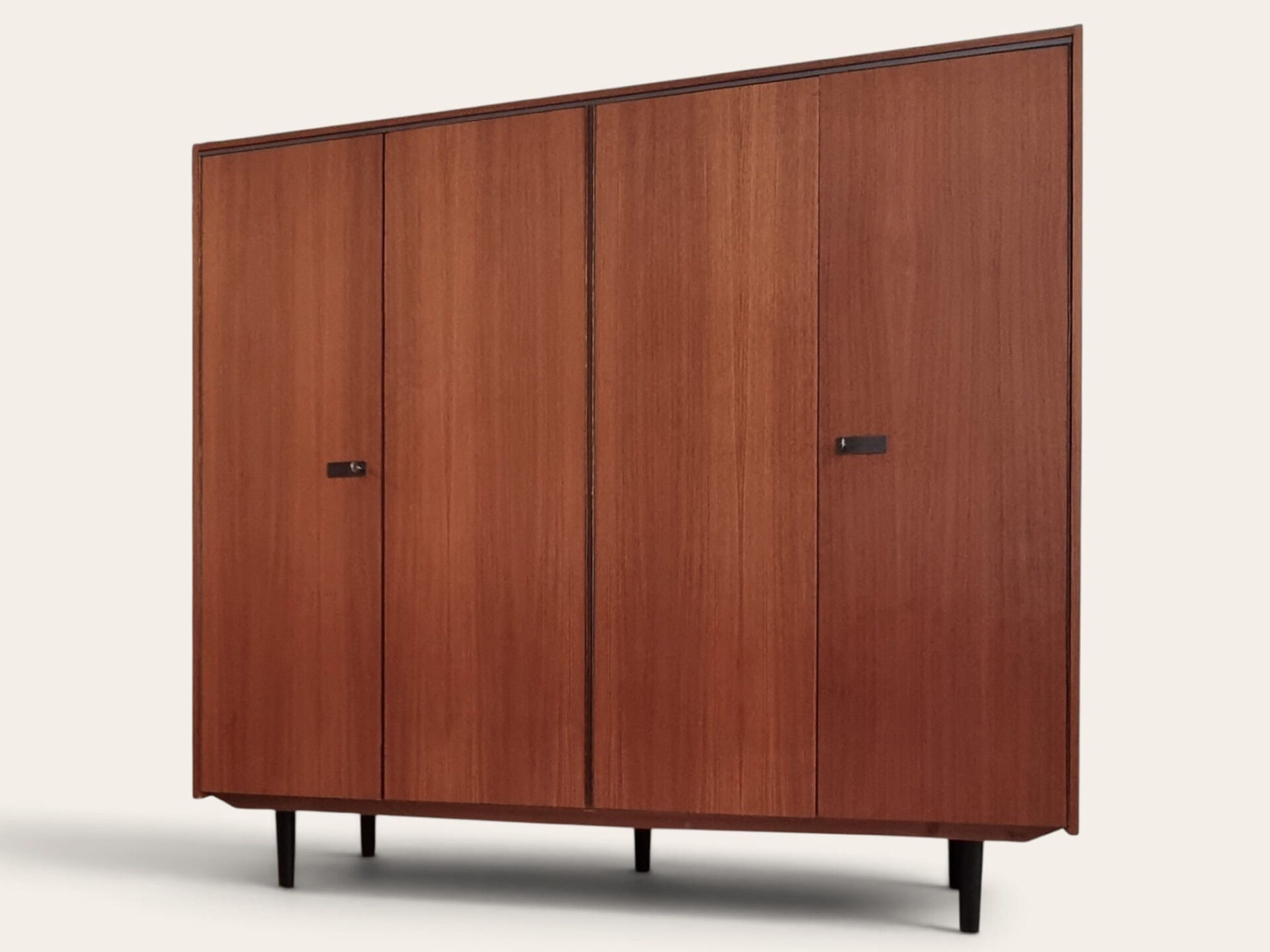 Armoire du milieu du siècle
