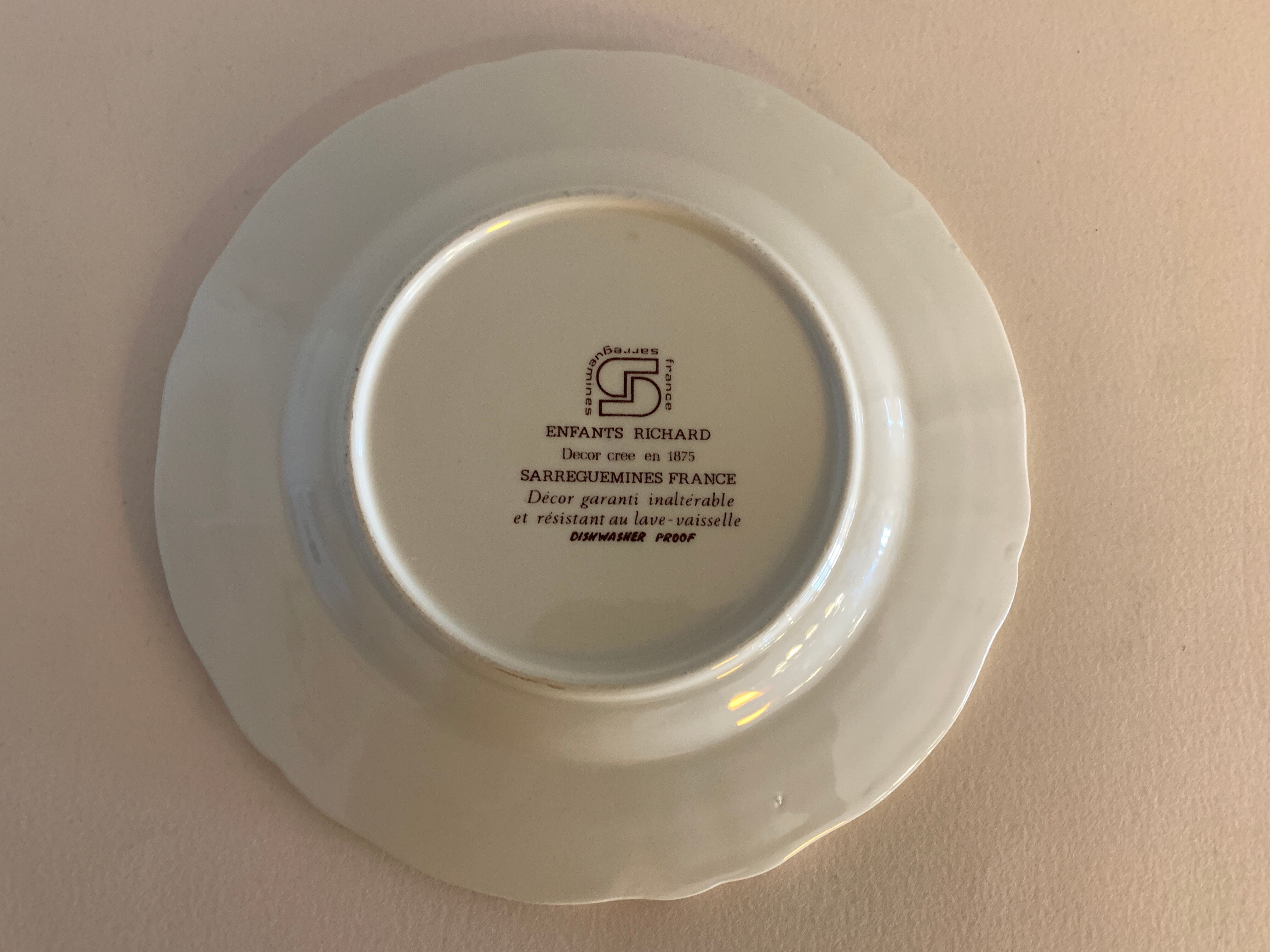 8 dessert plates and service dish Sarreguemines Les Enfants Richard