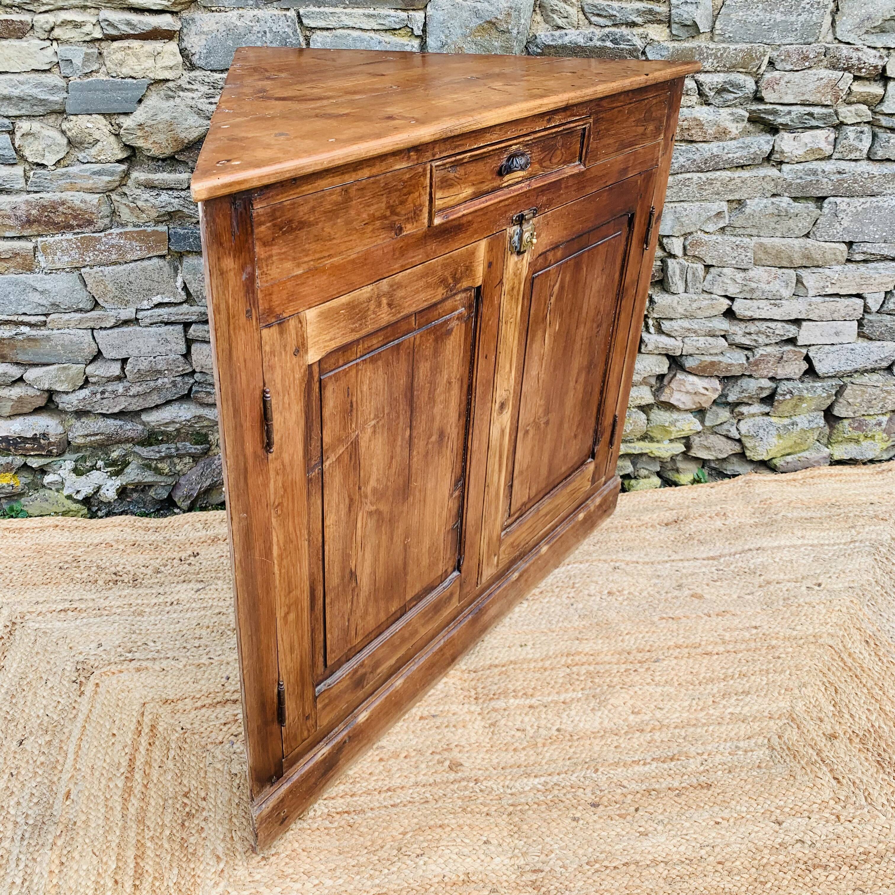 Buffet parisien d'angle
