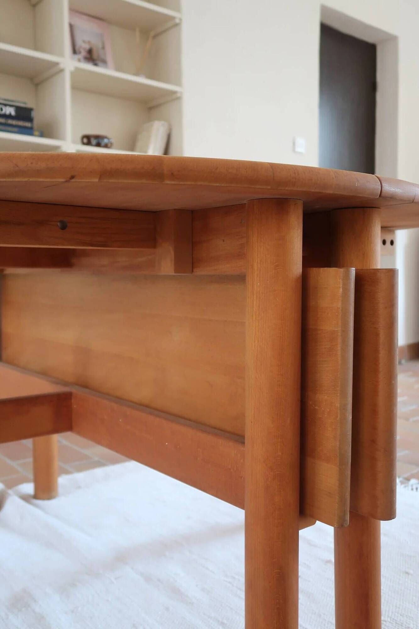 Table ronde extensible en hêtre massif, années 80