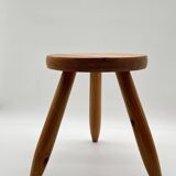 Tripod shepherd's stool in pine