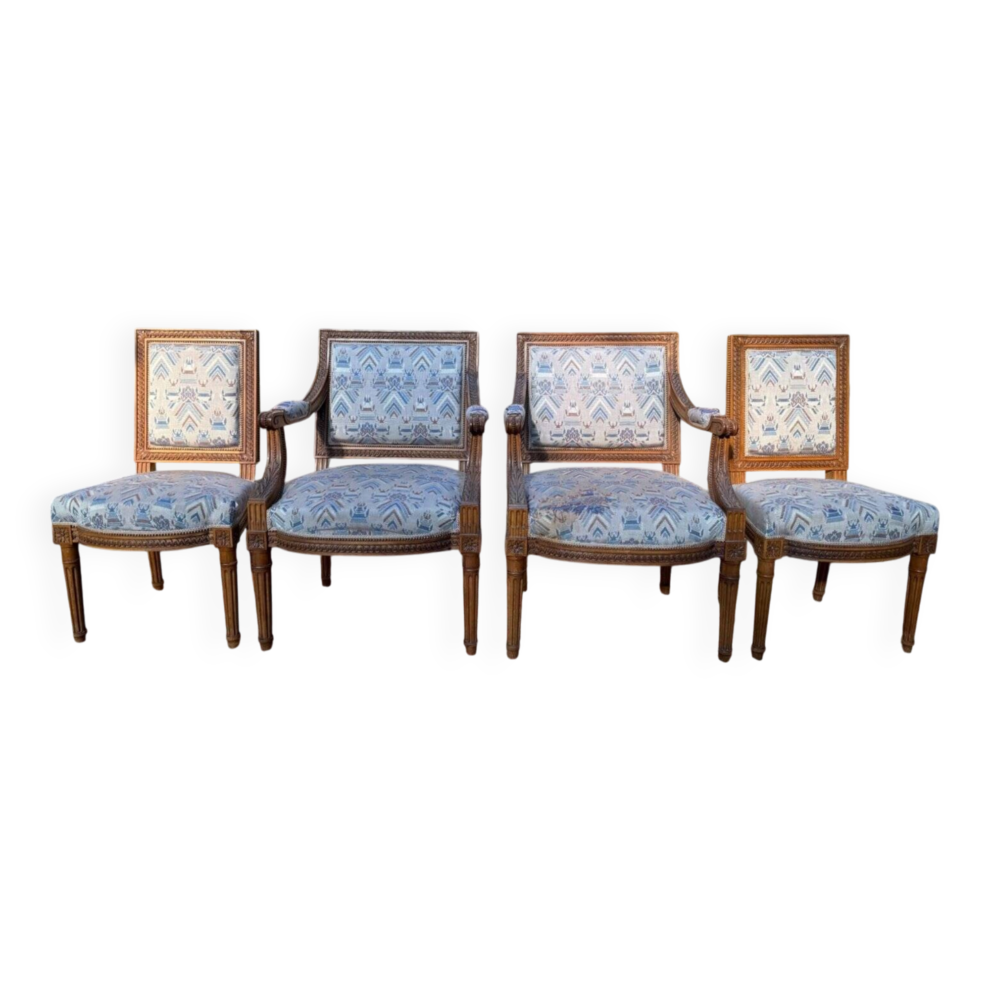 Ensemble 4 sièges – Style Louis XVI – Bois sculpté – Fin XIXe / Début XXe