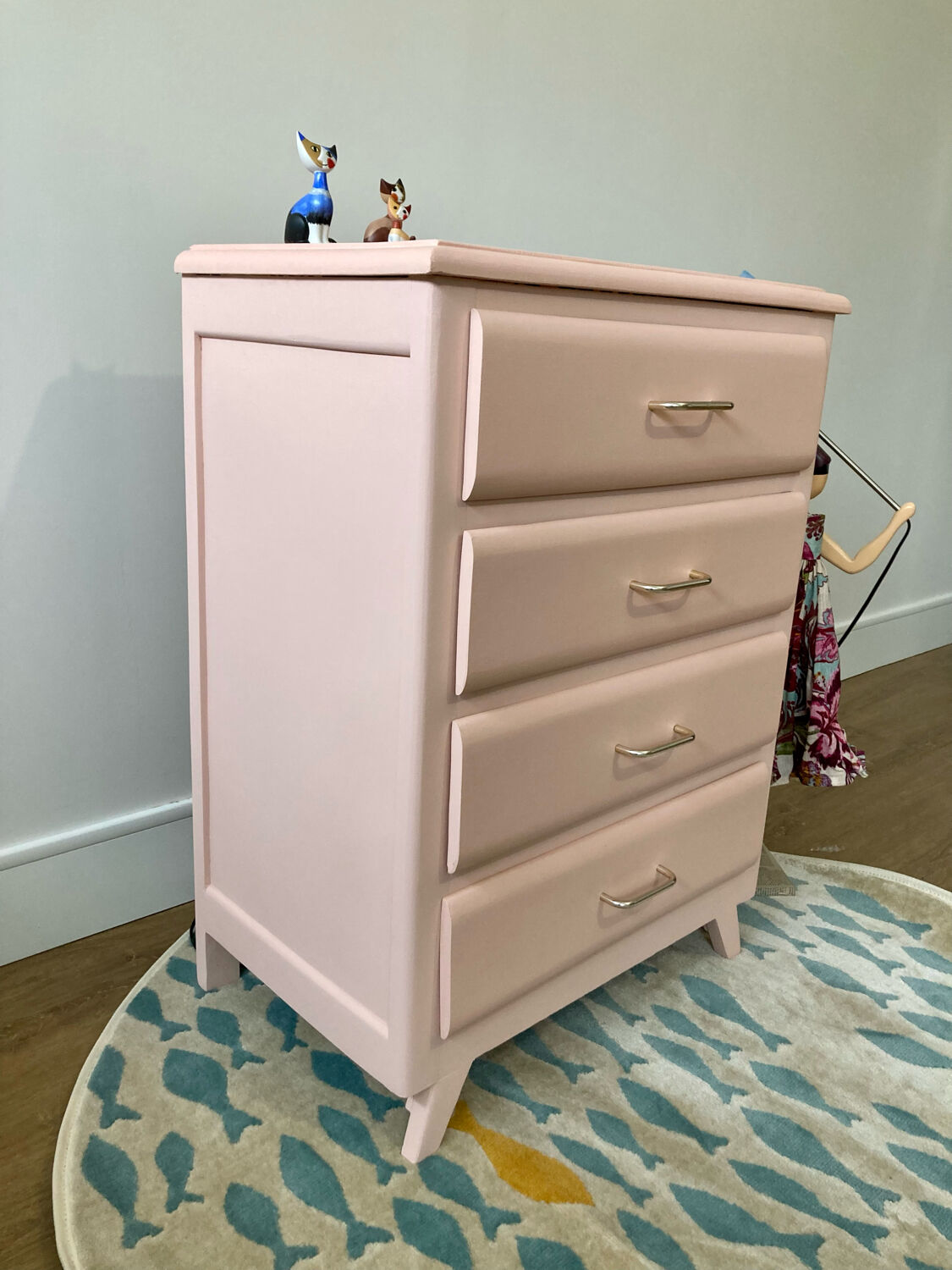 Commode vintage rose