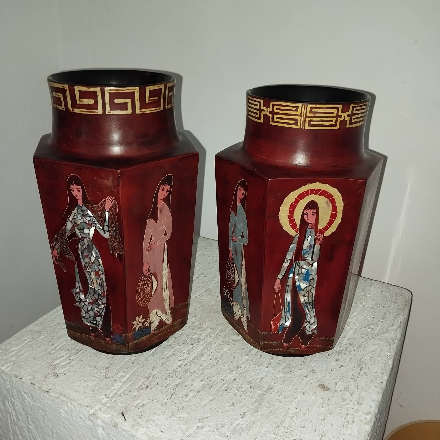 Pair of Vietnam lacquer vases from the 1950s