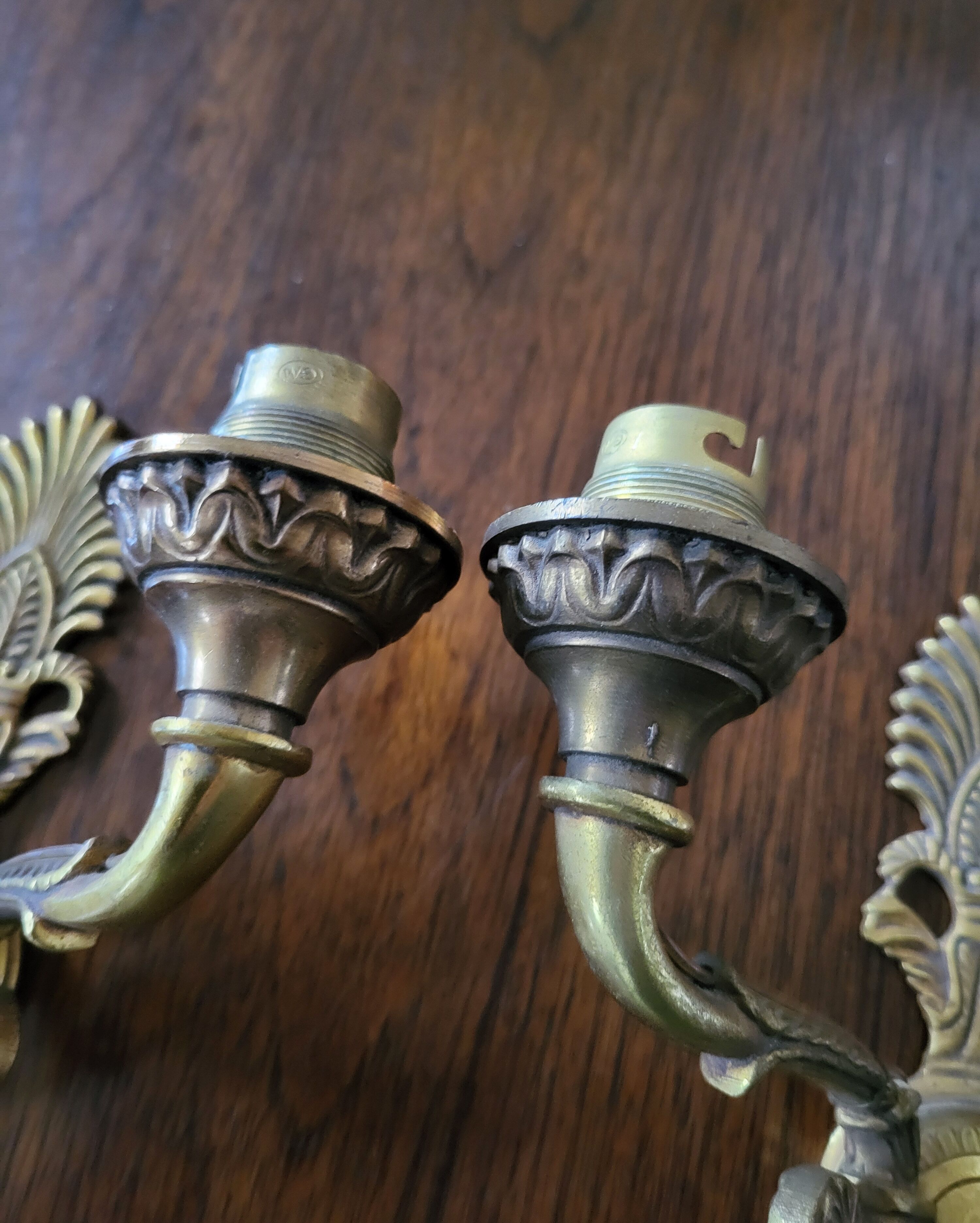 Paire d'appliques en bronze ciselé décor de palmettes
