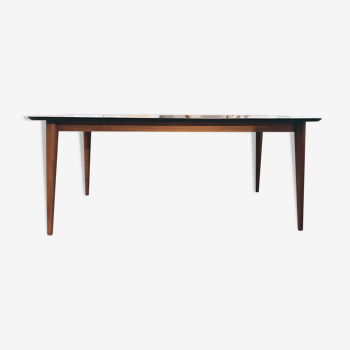 Kann Design dining table