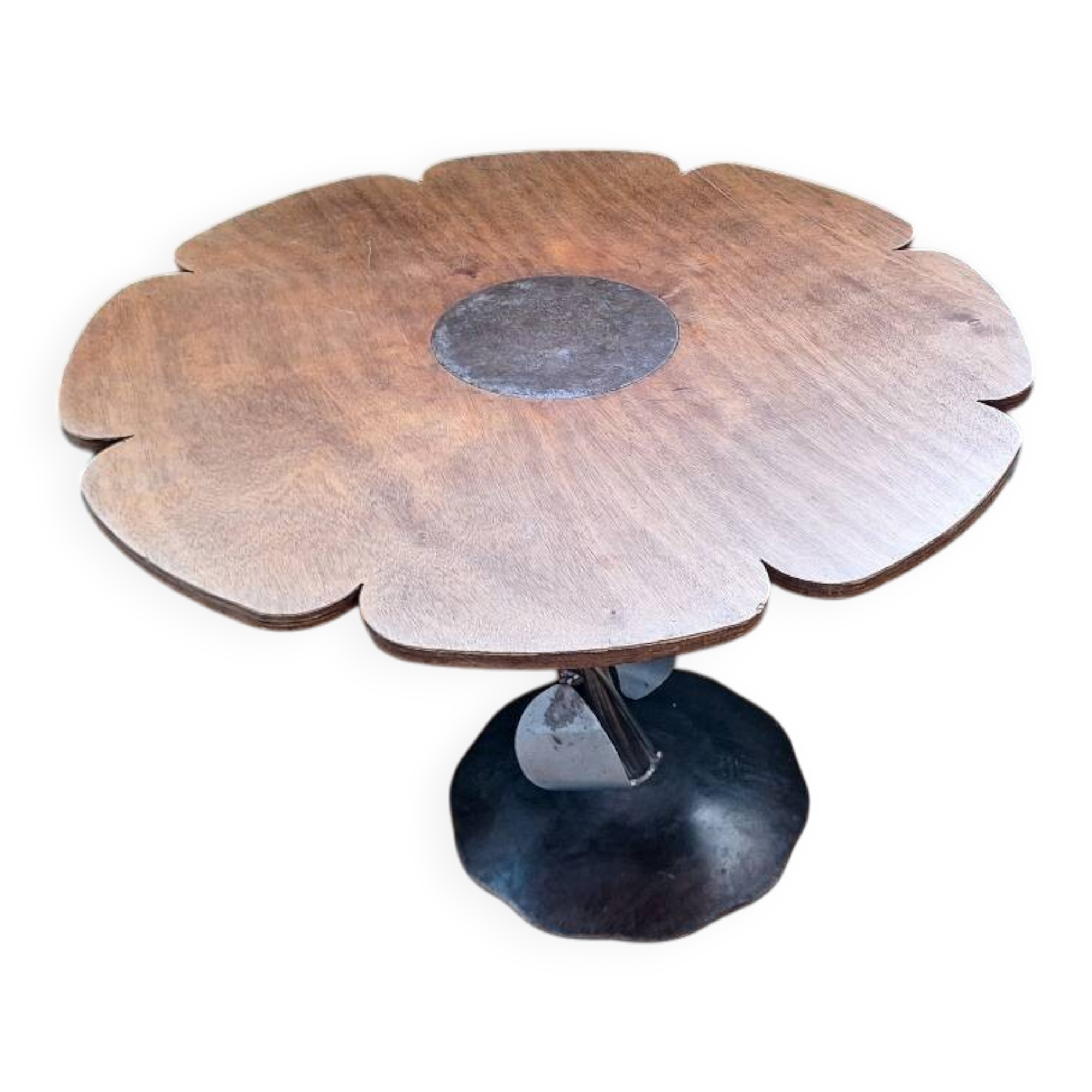 Round table with flowers