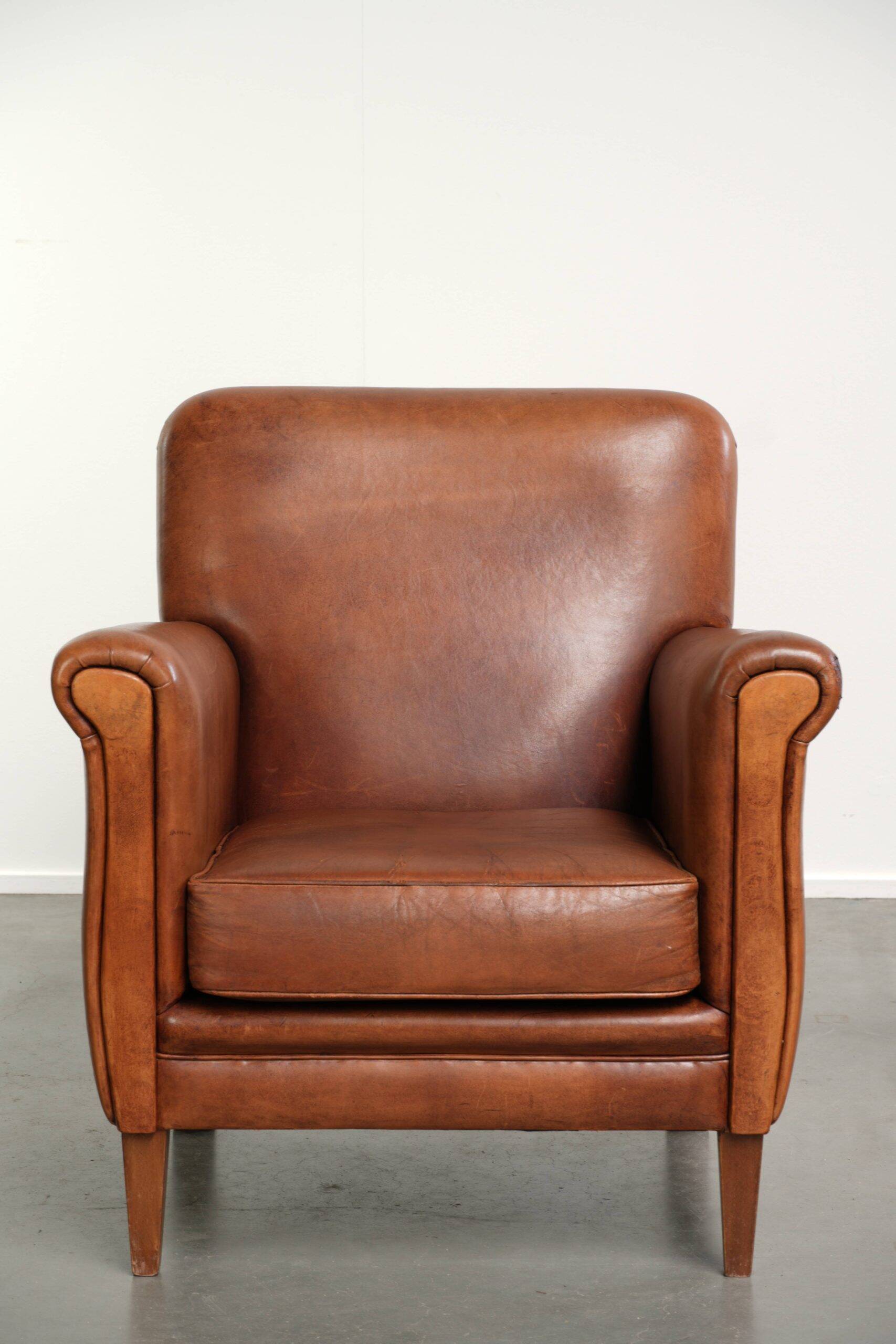 Timeless sheepskin armchair with beautiful colours and a good design