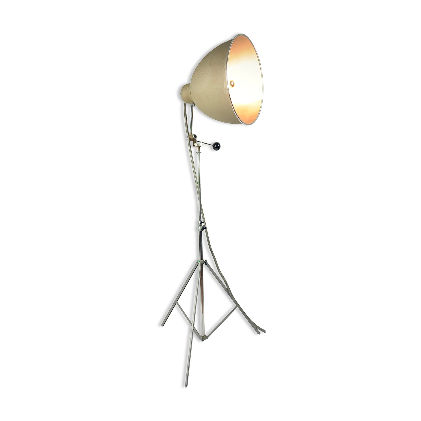 Floor lamp, old projector, flash photos