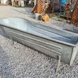 Zinc bathtub