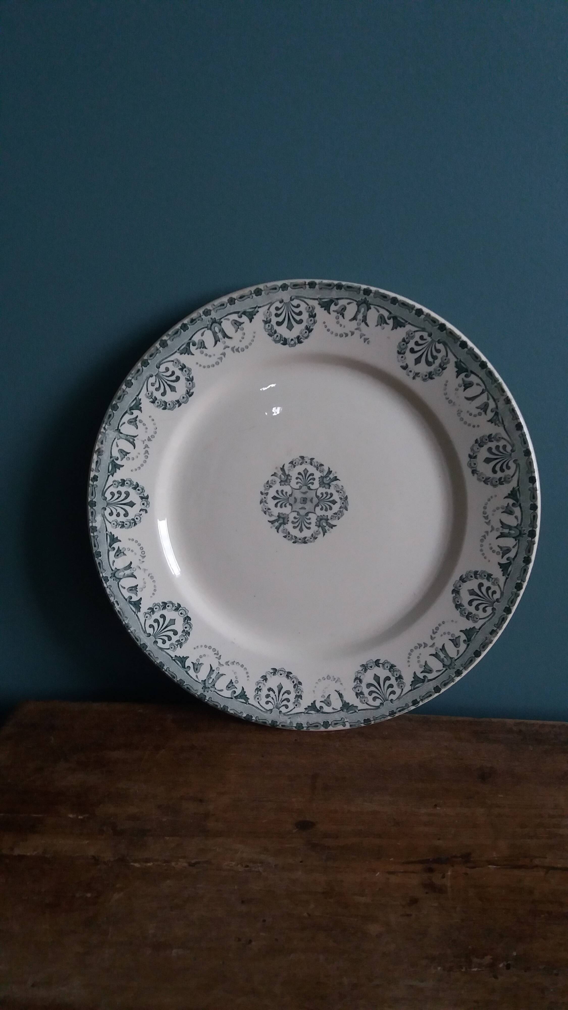 Iron Earth plate Boulenger Choisy-le-Roi, Iena decoration