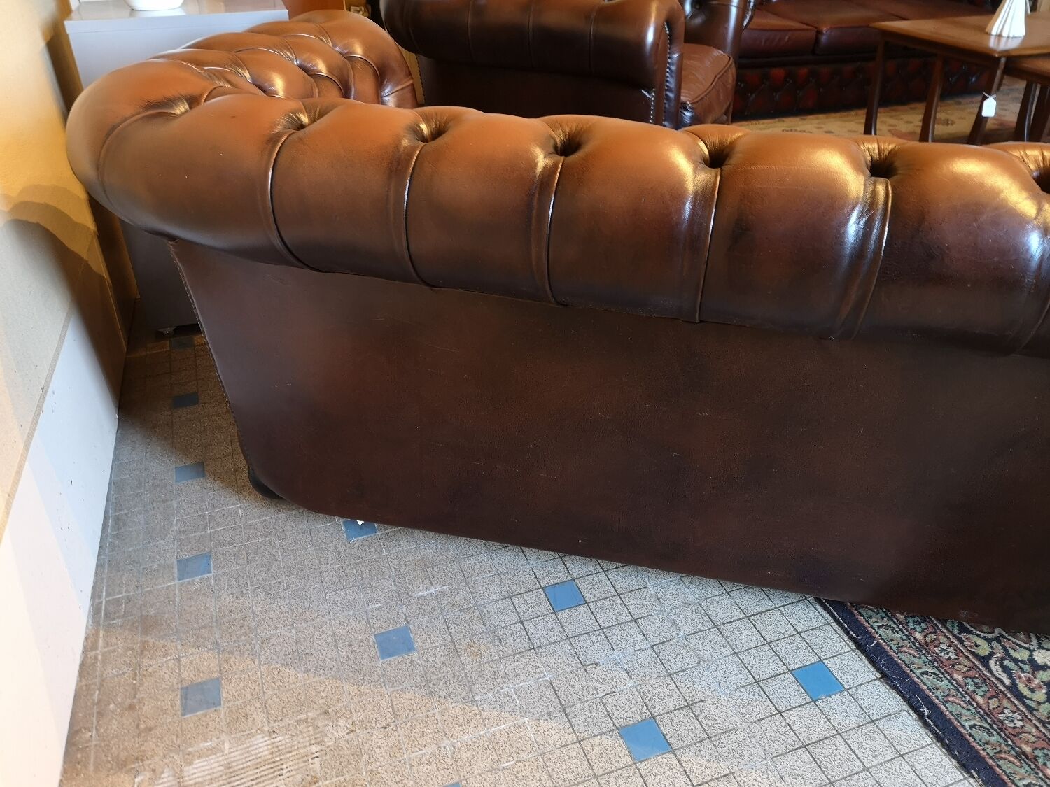 Brown leather chesterfield sofa 3 places