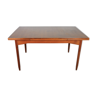 Scandinavian table with extensions