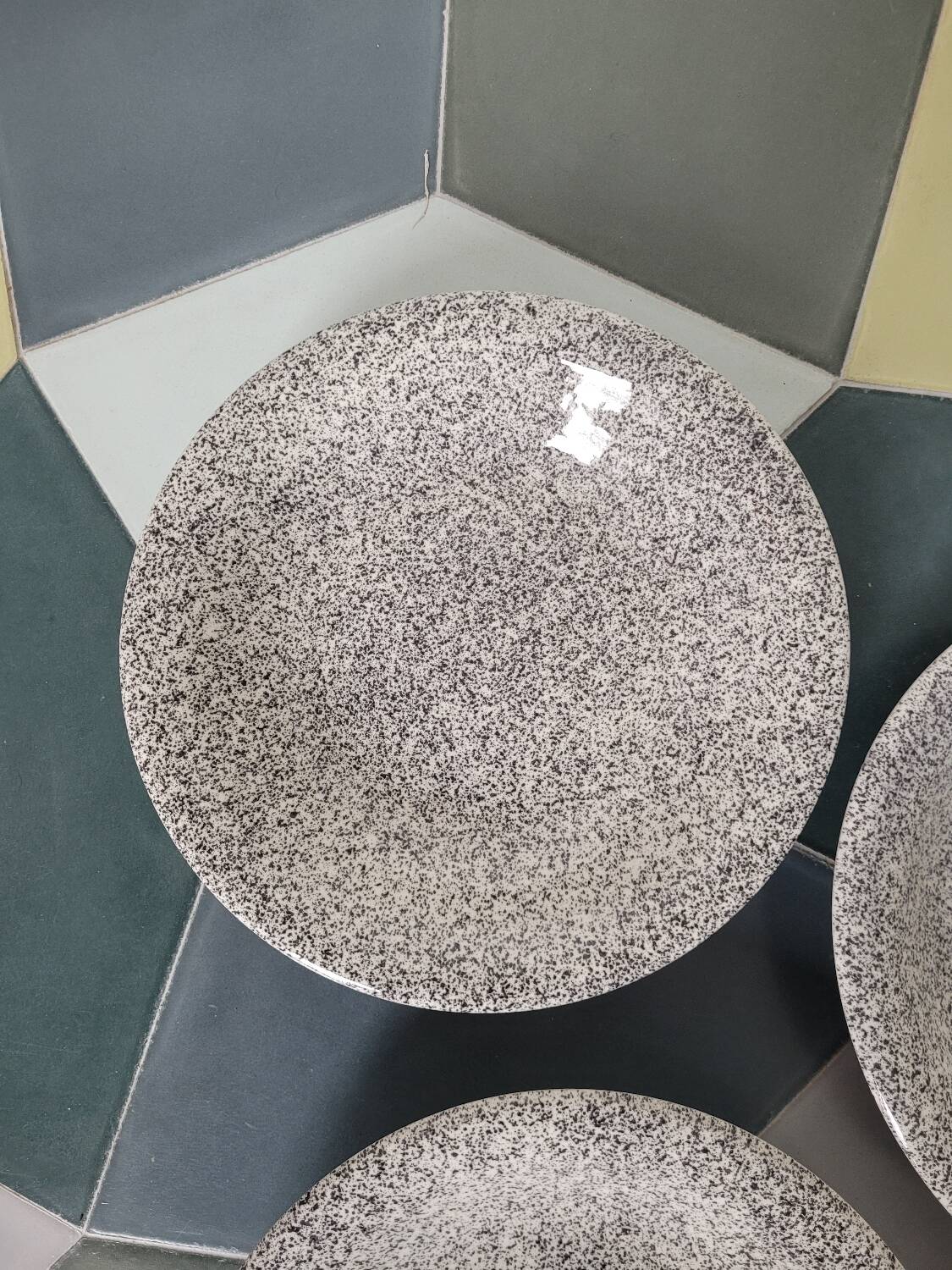 Set of 4 speckled soup plates