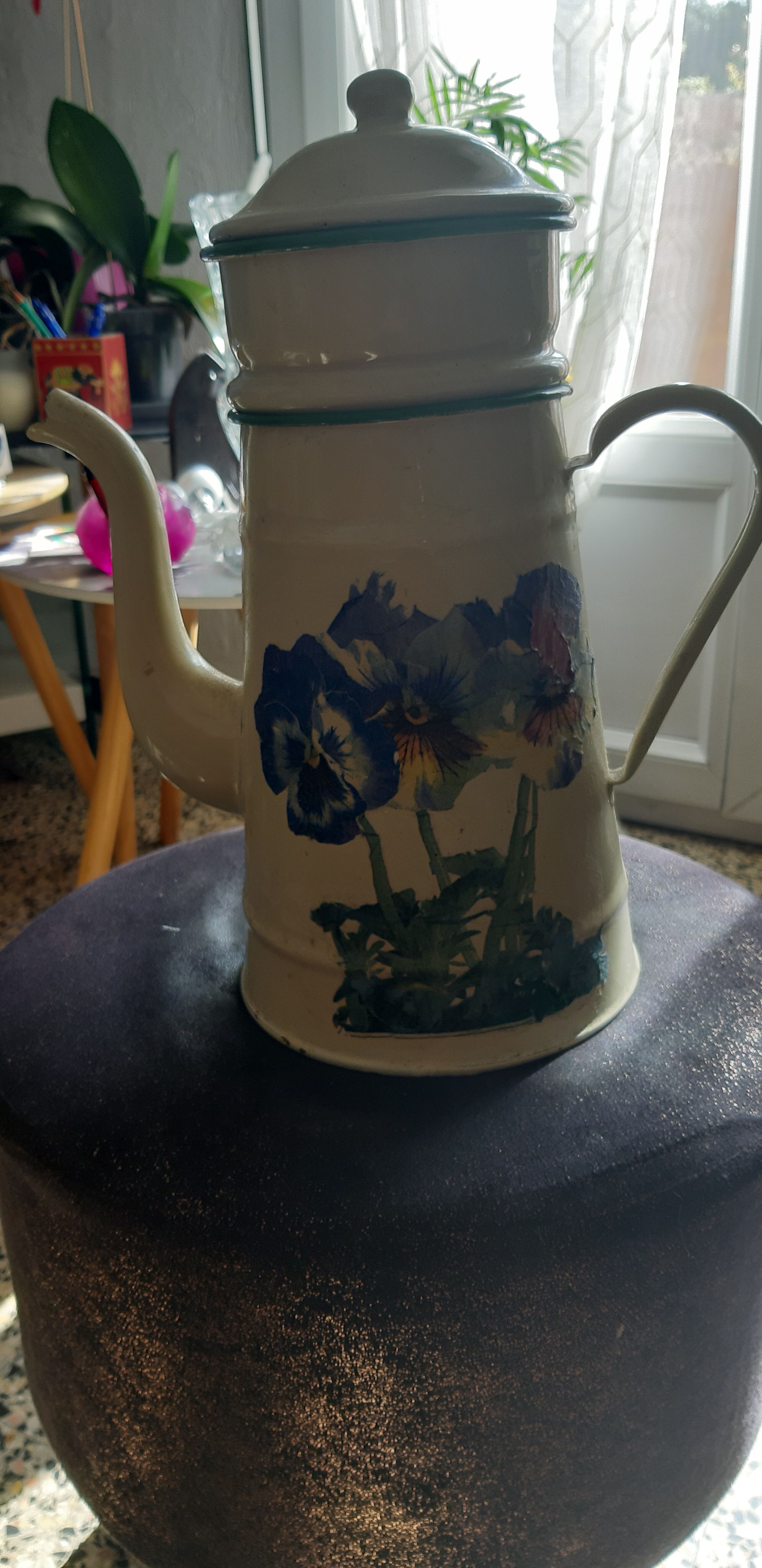 Enamelled sheet metal coffee maker