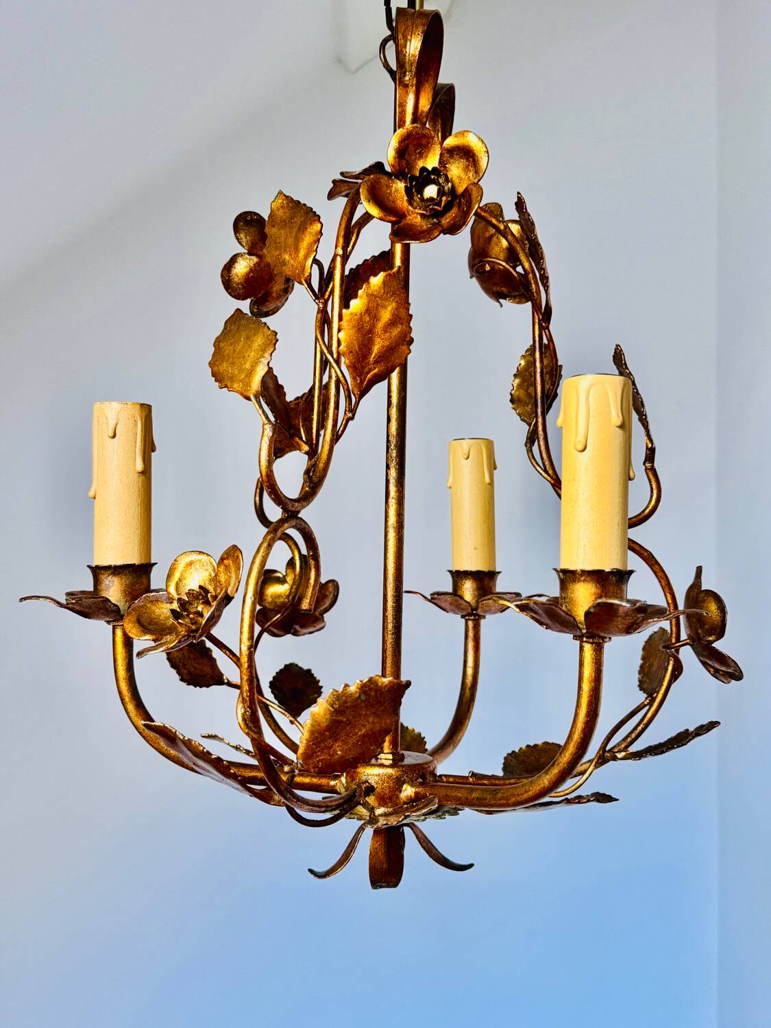 Ancien lustre en métal doré vers 1960