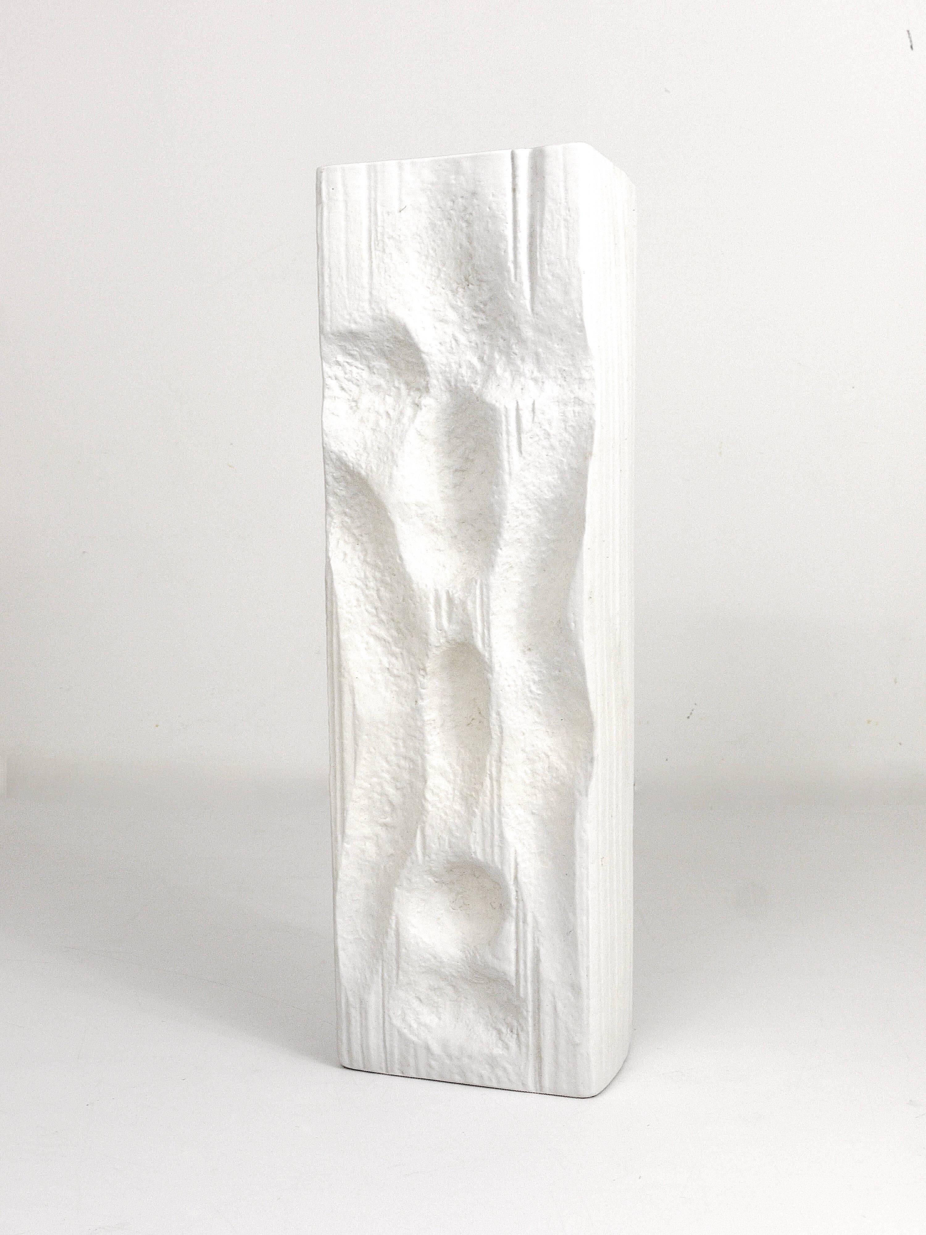Vase en porcelaine blanc mat à relief style Op Art, Martin Freyer, Rosenthal Allemagne, années 1960