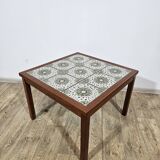 Table en teck avec céramiques, Danemark, années 1960.
