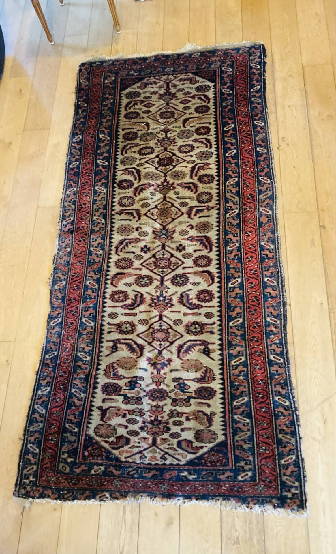 Oriental carpet from the early 20th century made of pure virgin wool, handmade.