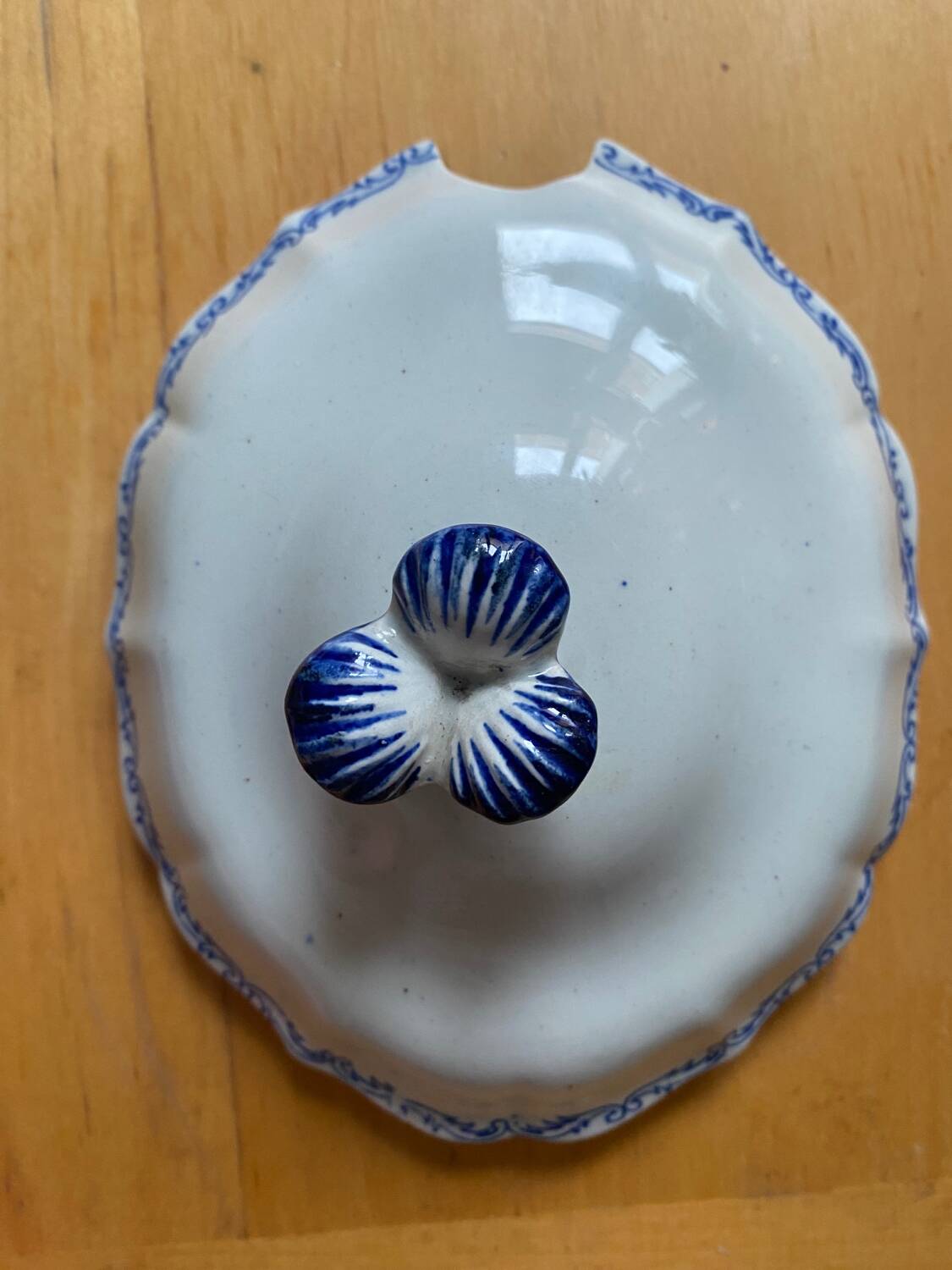 GIEN - old gravy boat