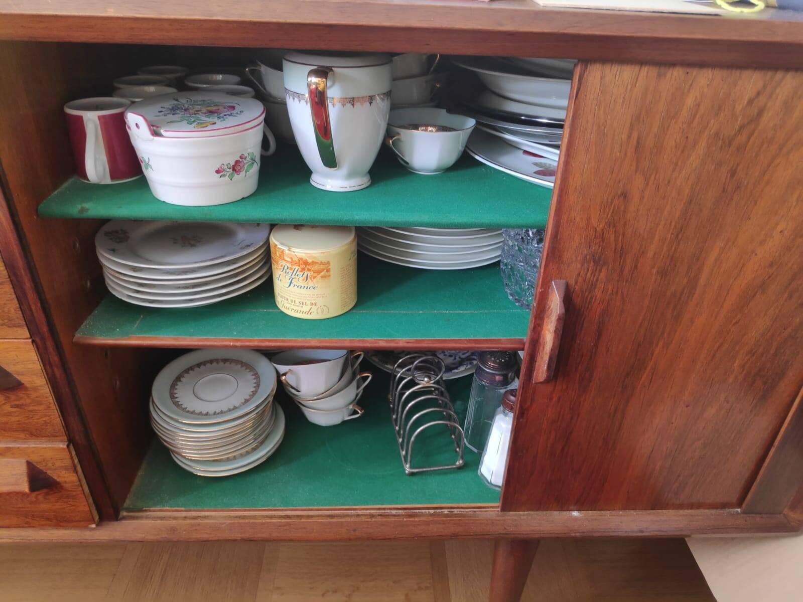 Low sideboard in a 1960s enfilade style in teak (Swedish designer Ib Kofod Larsen)