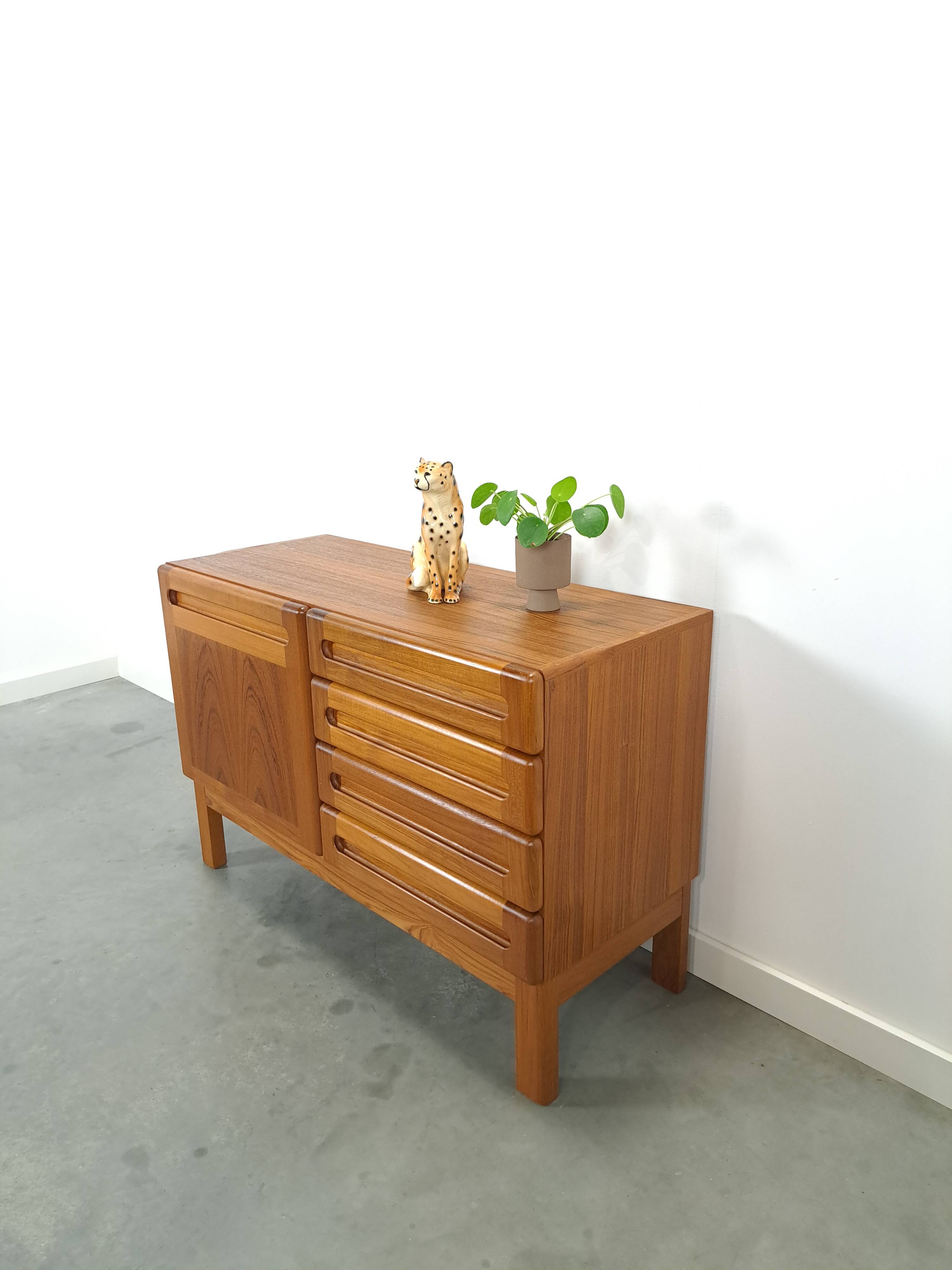 Deens design teak dressoir Dyrlund