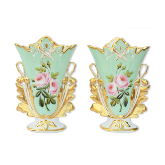 Paire de vases en porcelaine de Paris