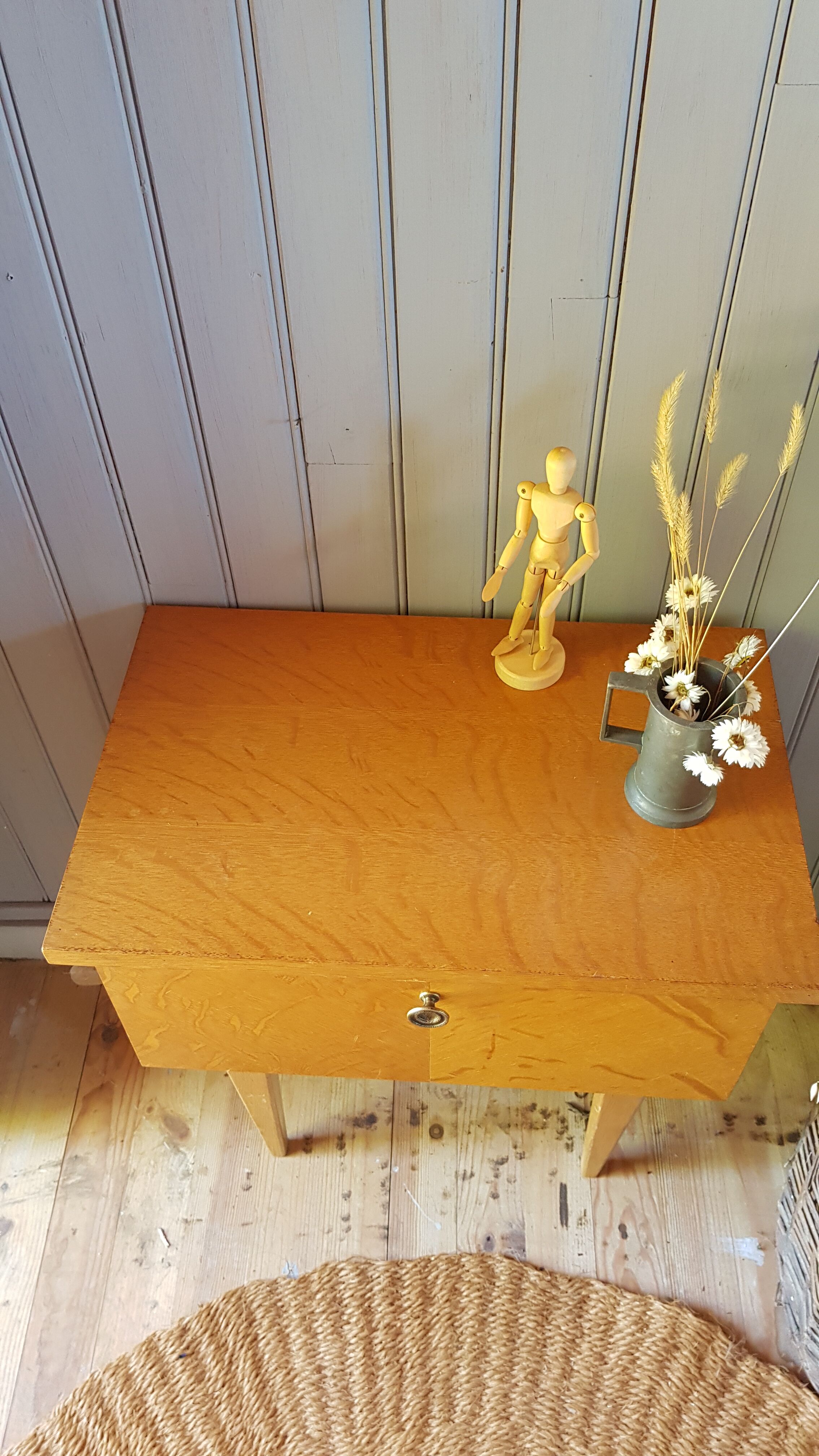 Compass foot bedside table