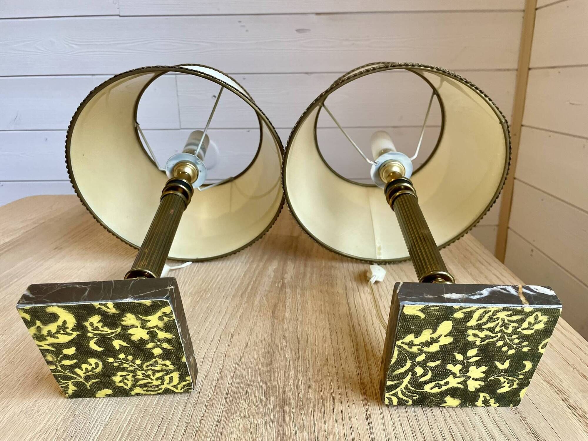 Pair of vintage bedside lamps in brass with marble base from the 70s.