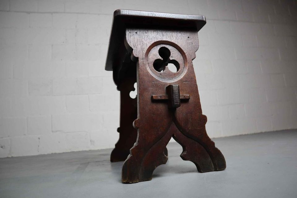XIXth cnetury Gothic revival oak stool
