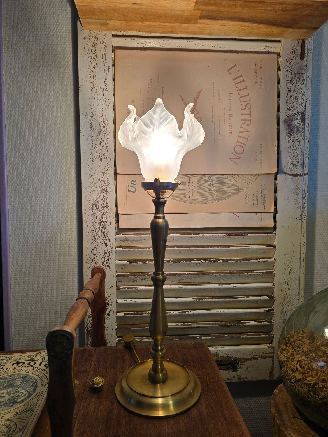 Brass floor lamp with Art Deco claw tulip shade.