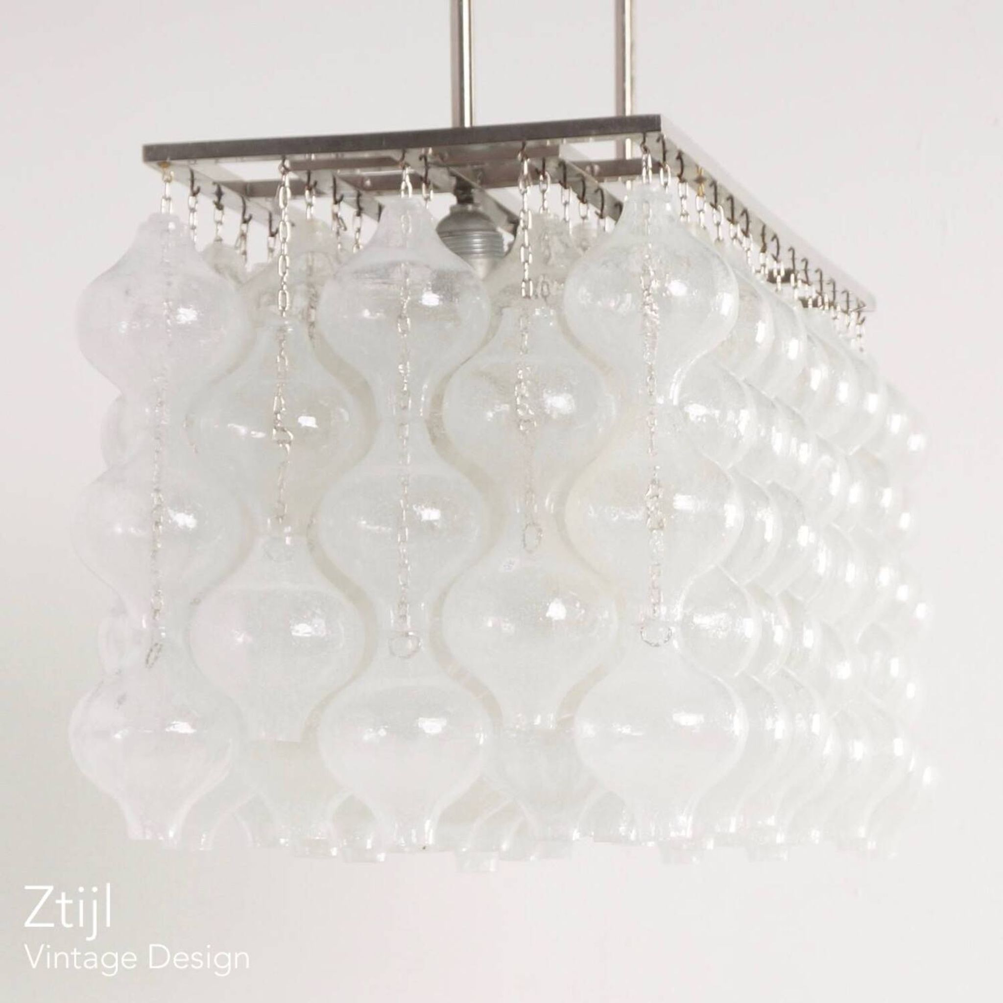 Lampe suspendue Tulipan avec 162 éléments en verre, Autriche années 1960 | Objet unique
