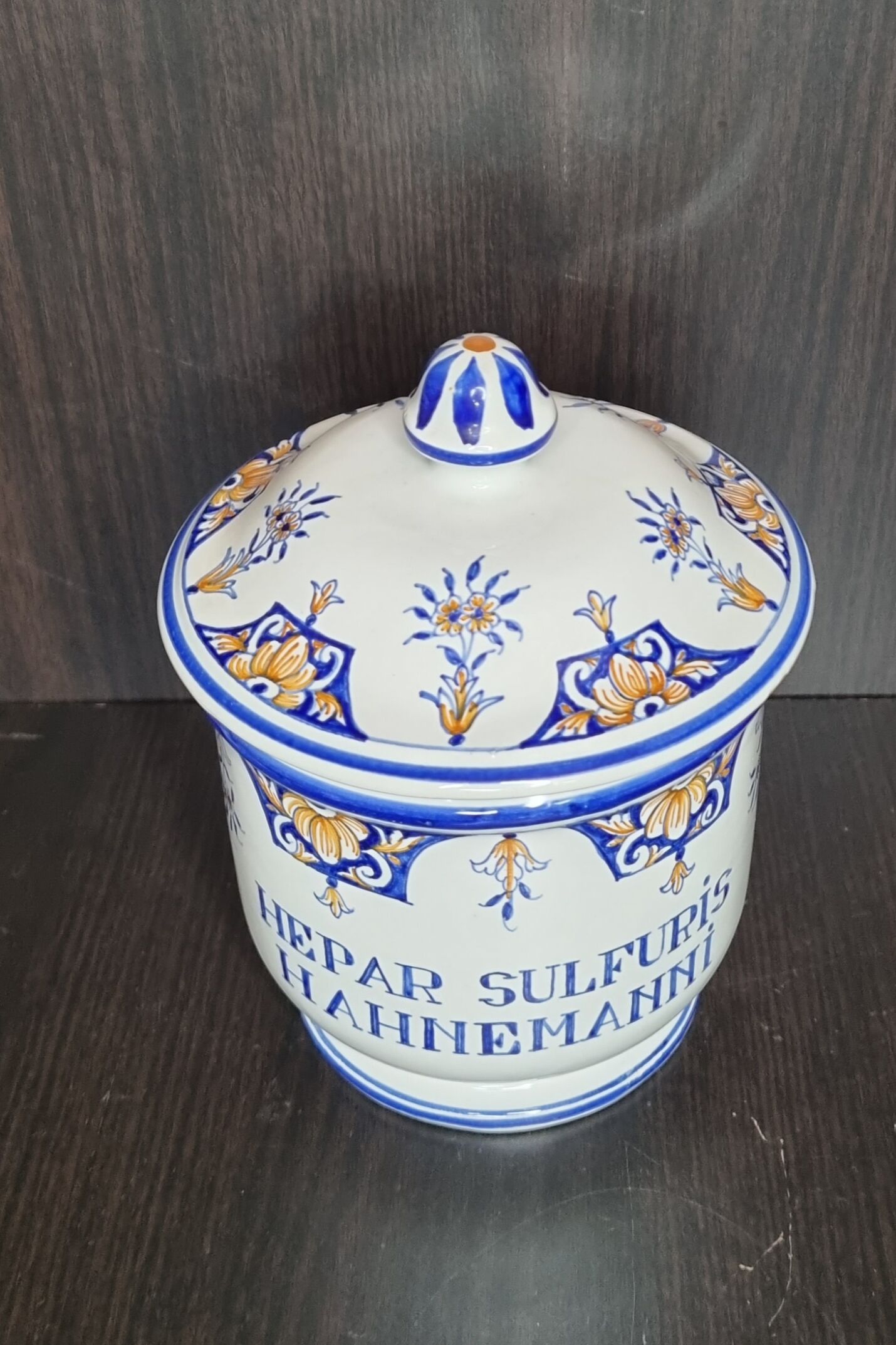 Pharmacy pot in Malicorne earthenware