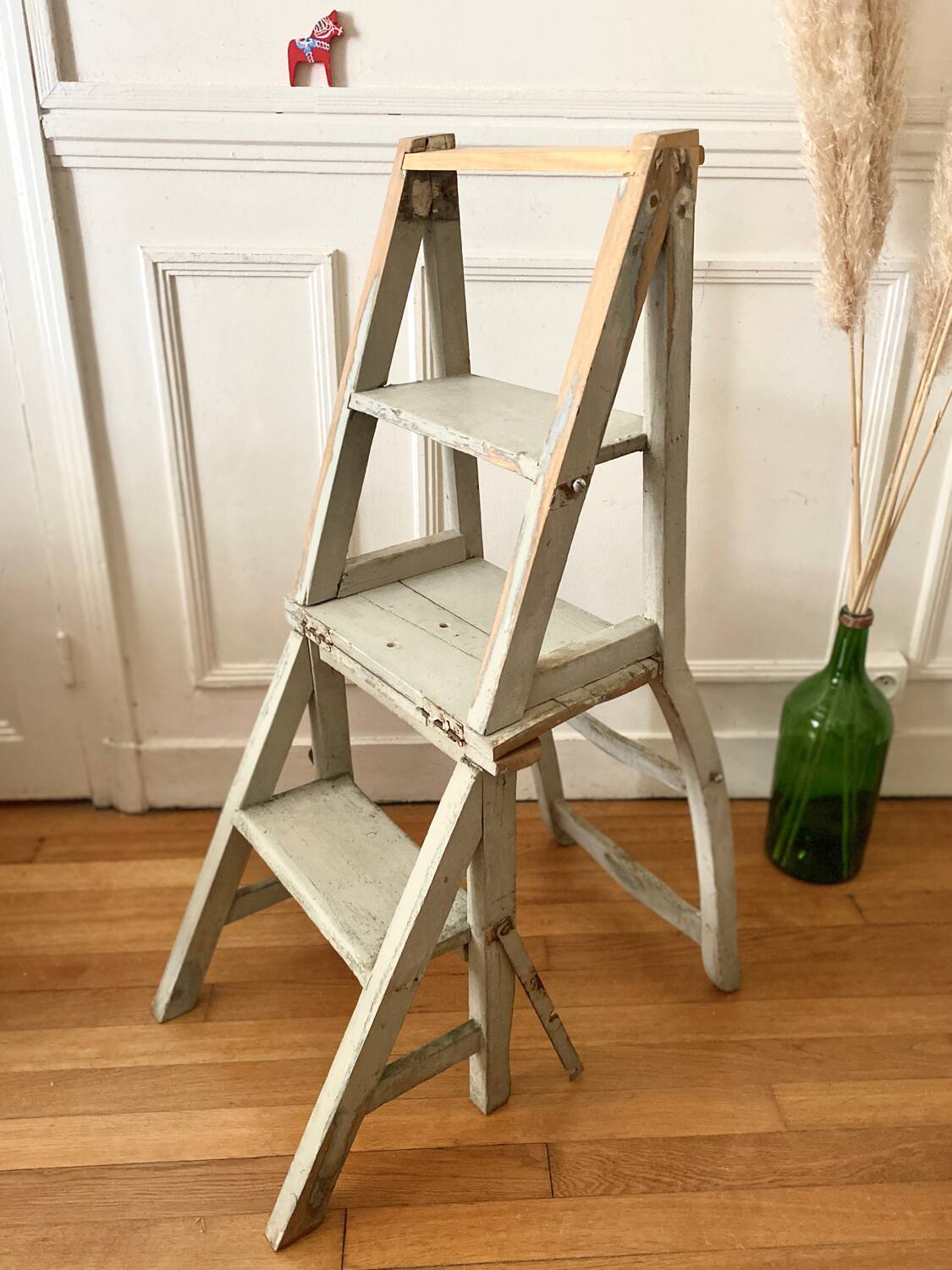 Transformable stepladder chair