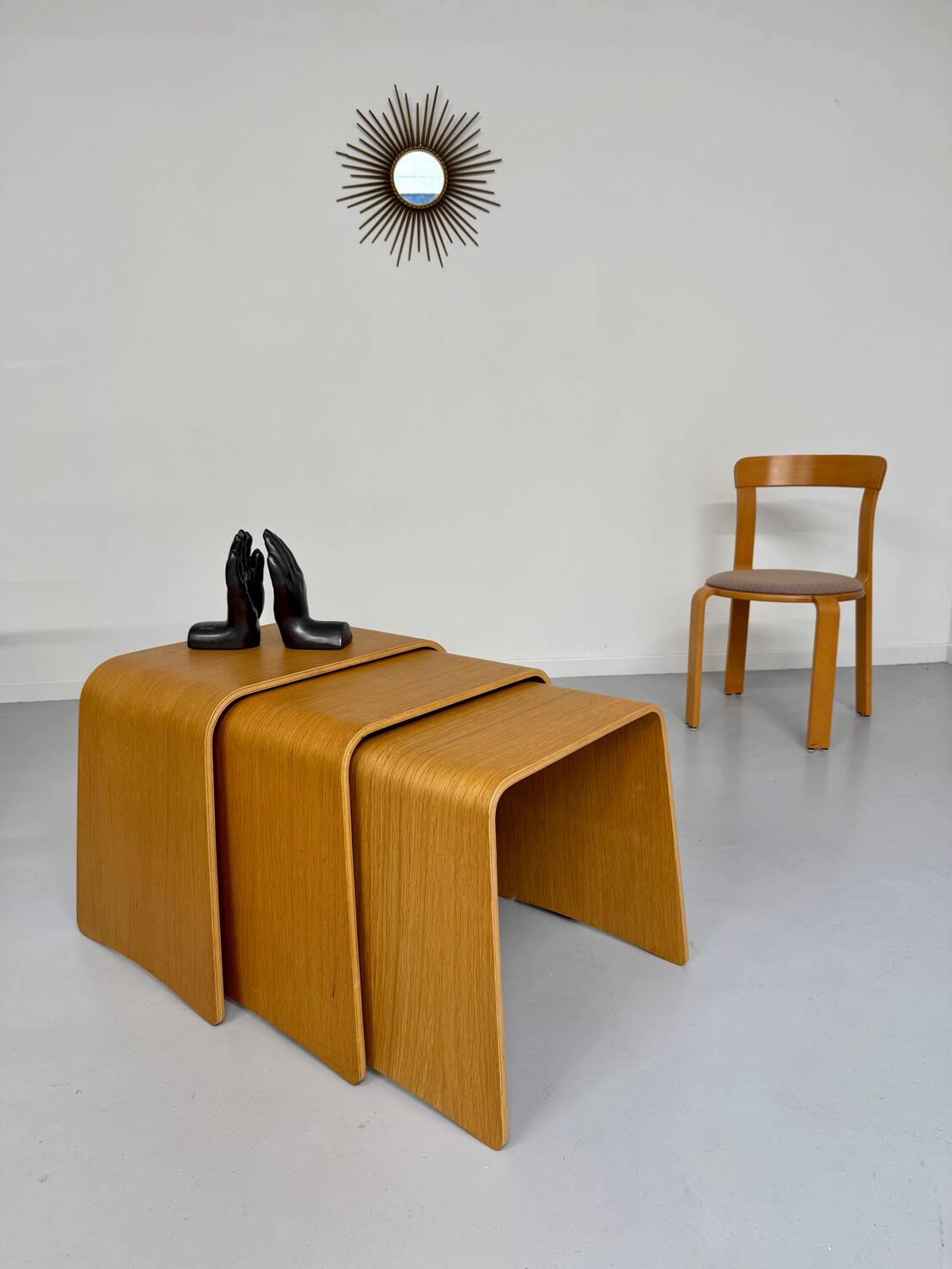Set of 3 nesting coffee tables in thermoformed wood, 80s design