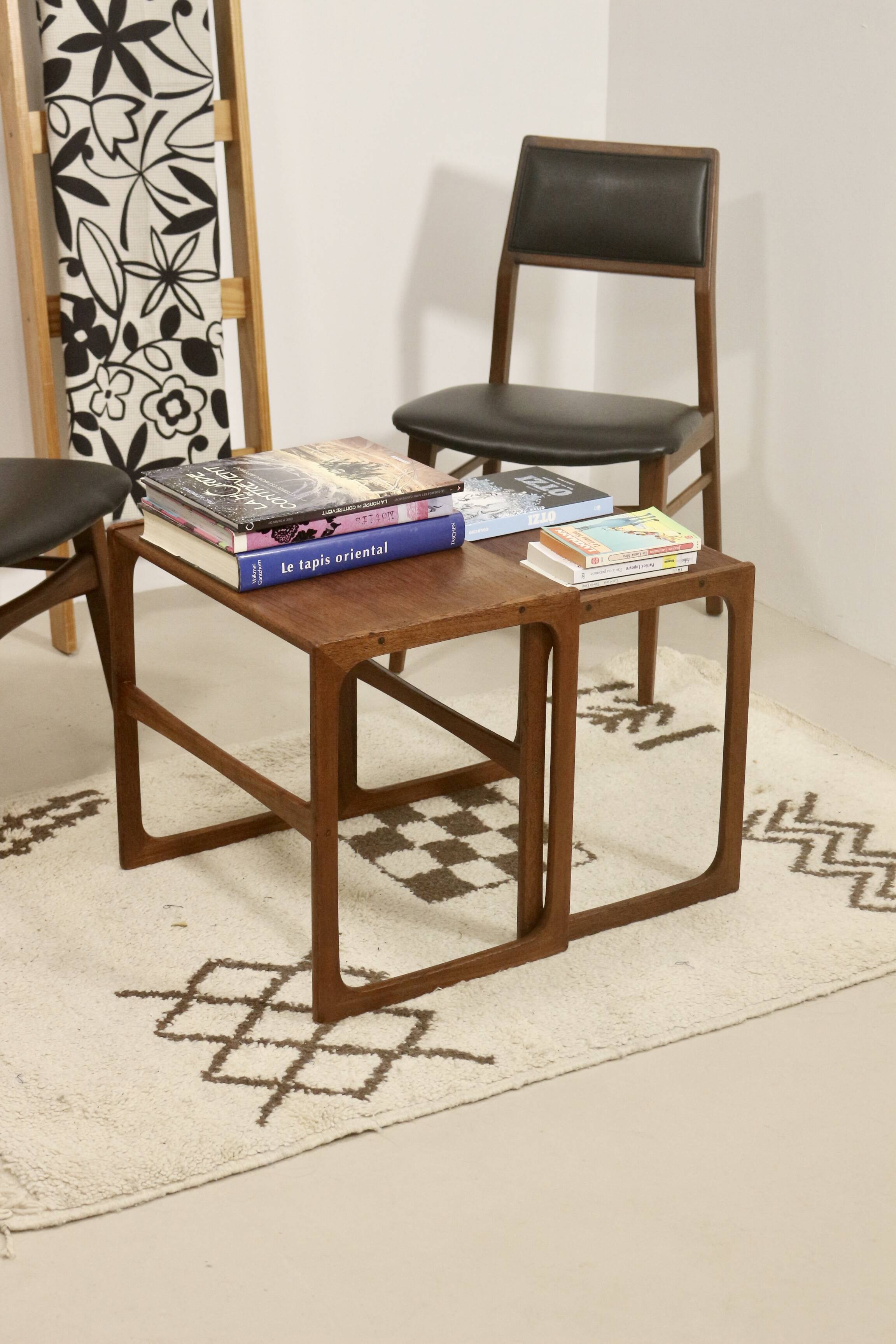 Scandinavian nesting tables rn teak year 60. Ref twiny.