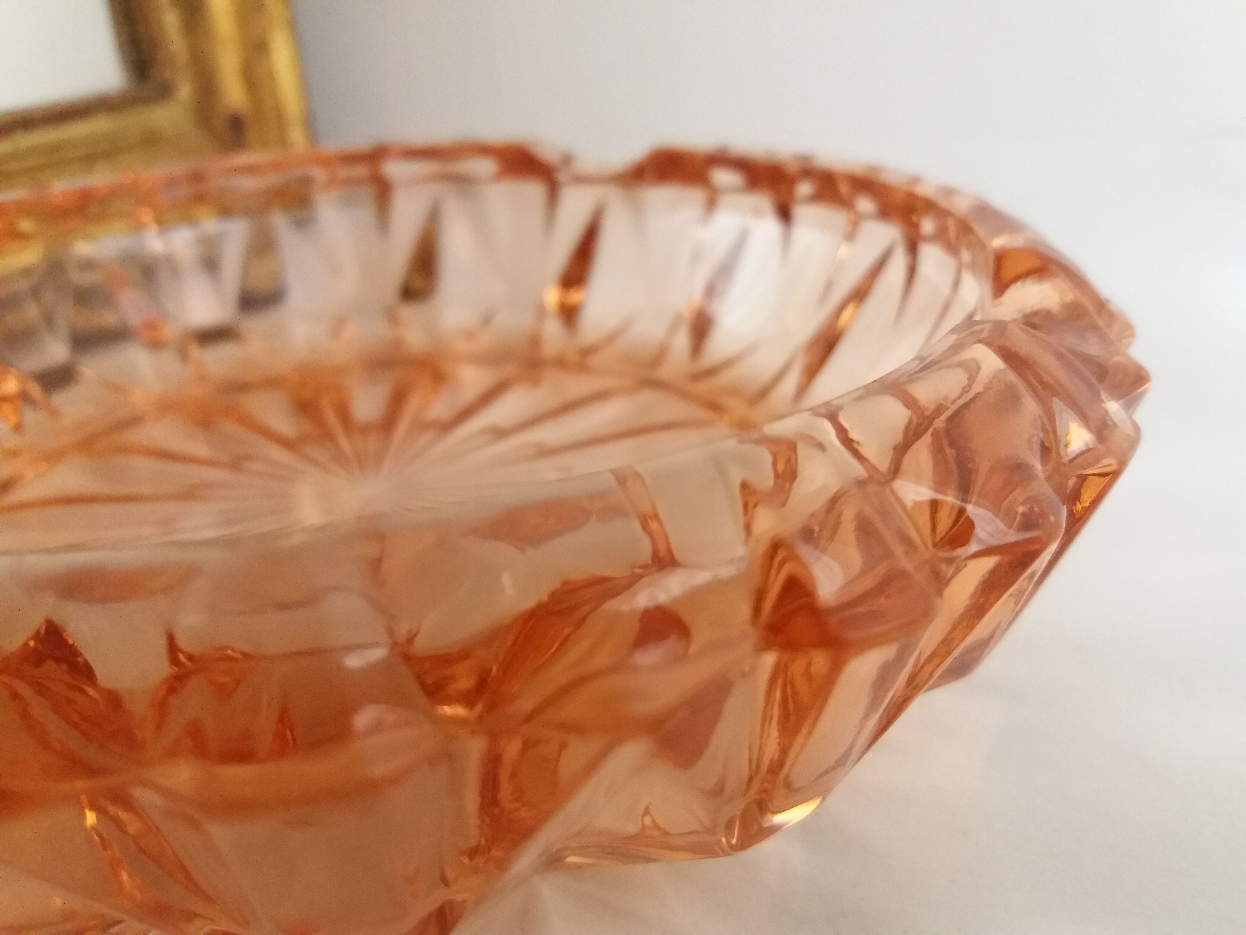 Pink chiseled glass catchall