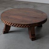 Table basse ronde rustique en chêne sculpté - Pays-Bas, années 1950