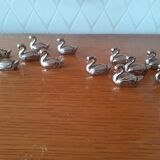 Set of 12 place-marked swans with names