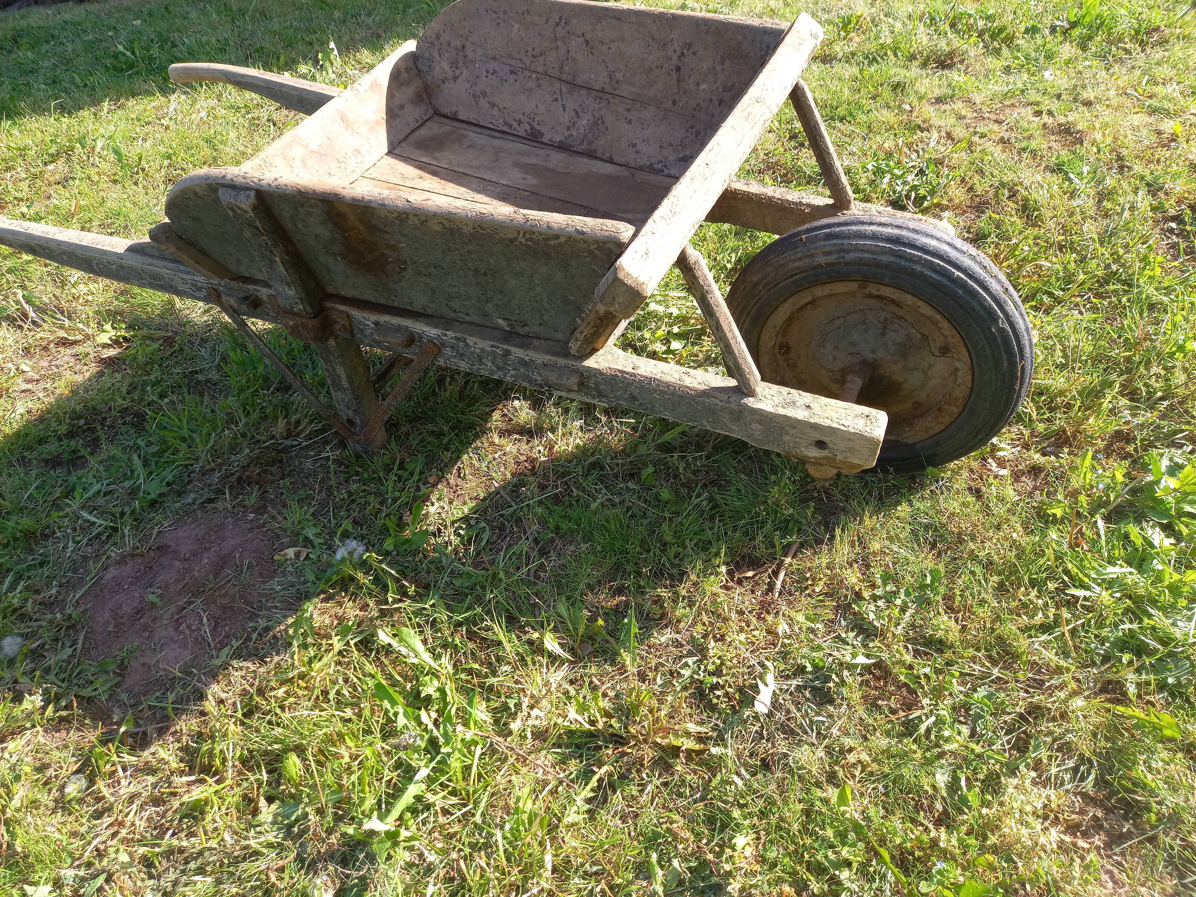 Wood wheelbarrow