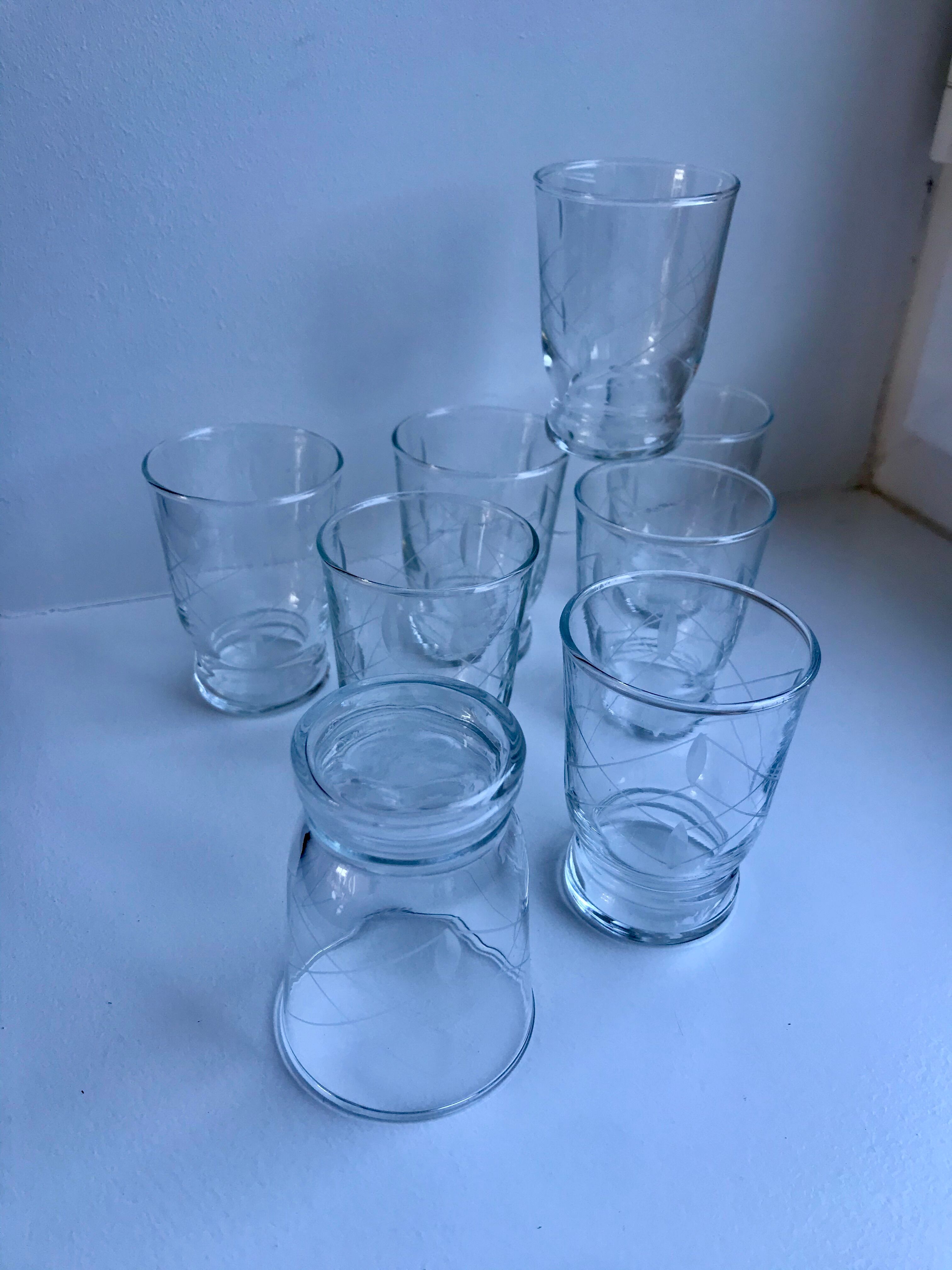 Set of 8 glass water glasses engraved 50s