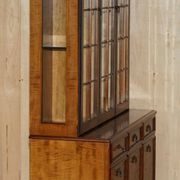 Buffet vintage en noyer burr avec vitres et éclairage, style Art Deco