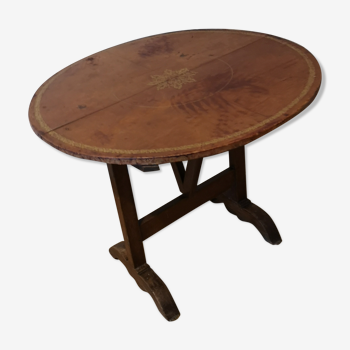Round winemaker's table on original leather inlay gilded