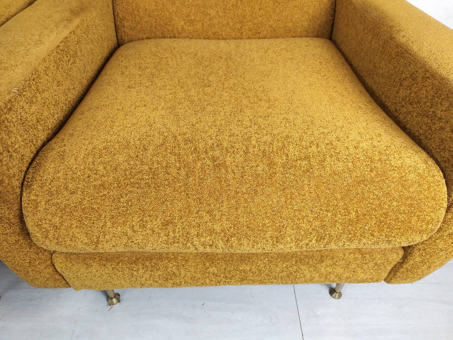 Fauteuils en velours moutarde, 1960